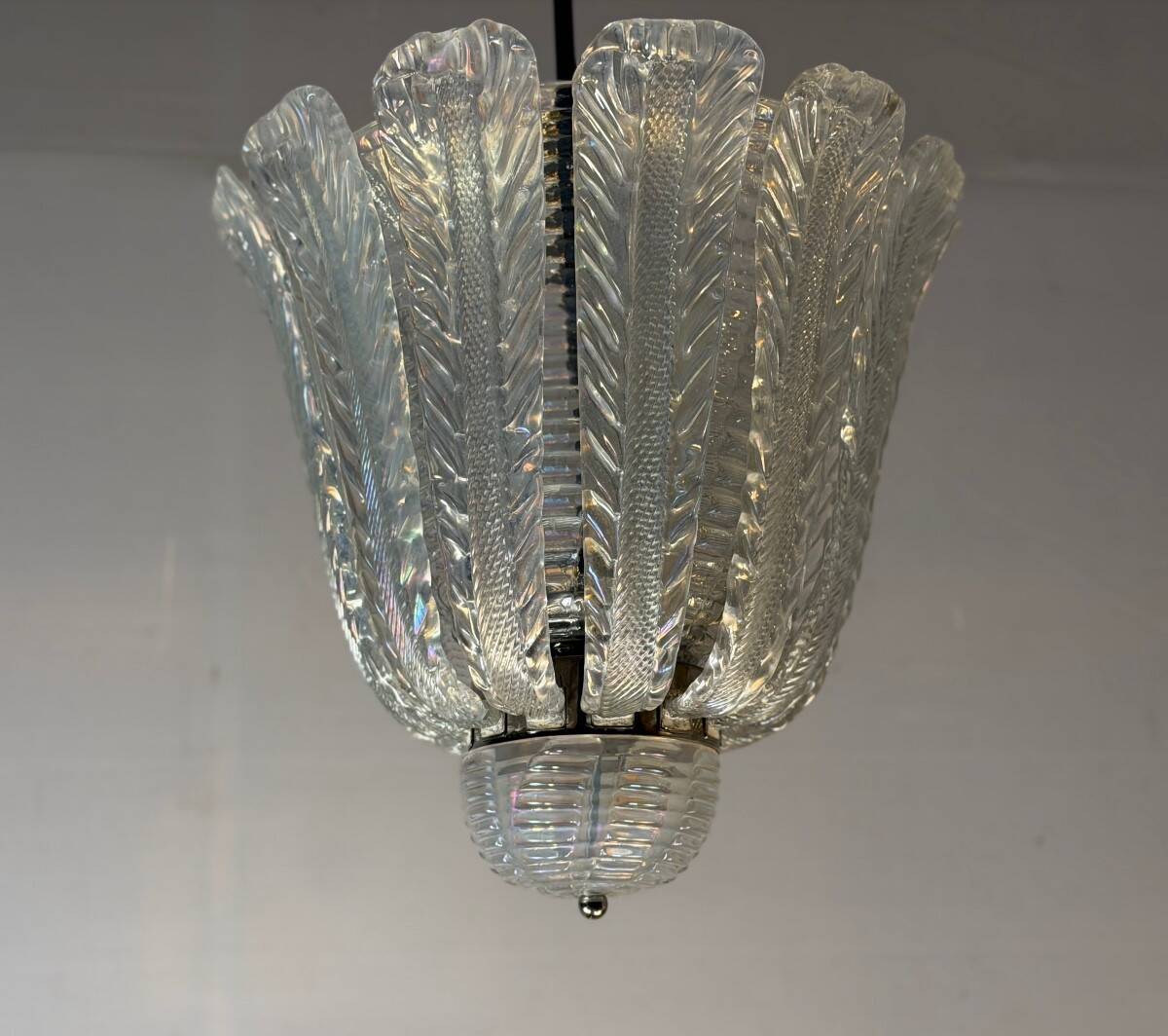 Iridescent Venetian glass chandelier from Murano, Barovier and Toso, circa 1930.
