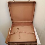 Small old suitcase to revamp