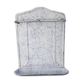 Set of utensils and kitchen utensils made of enamelled sheet metal