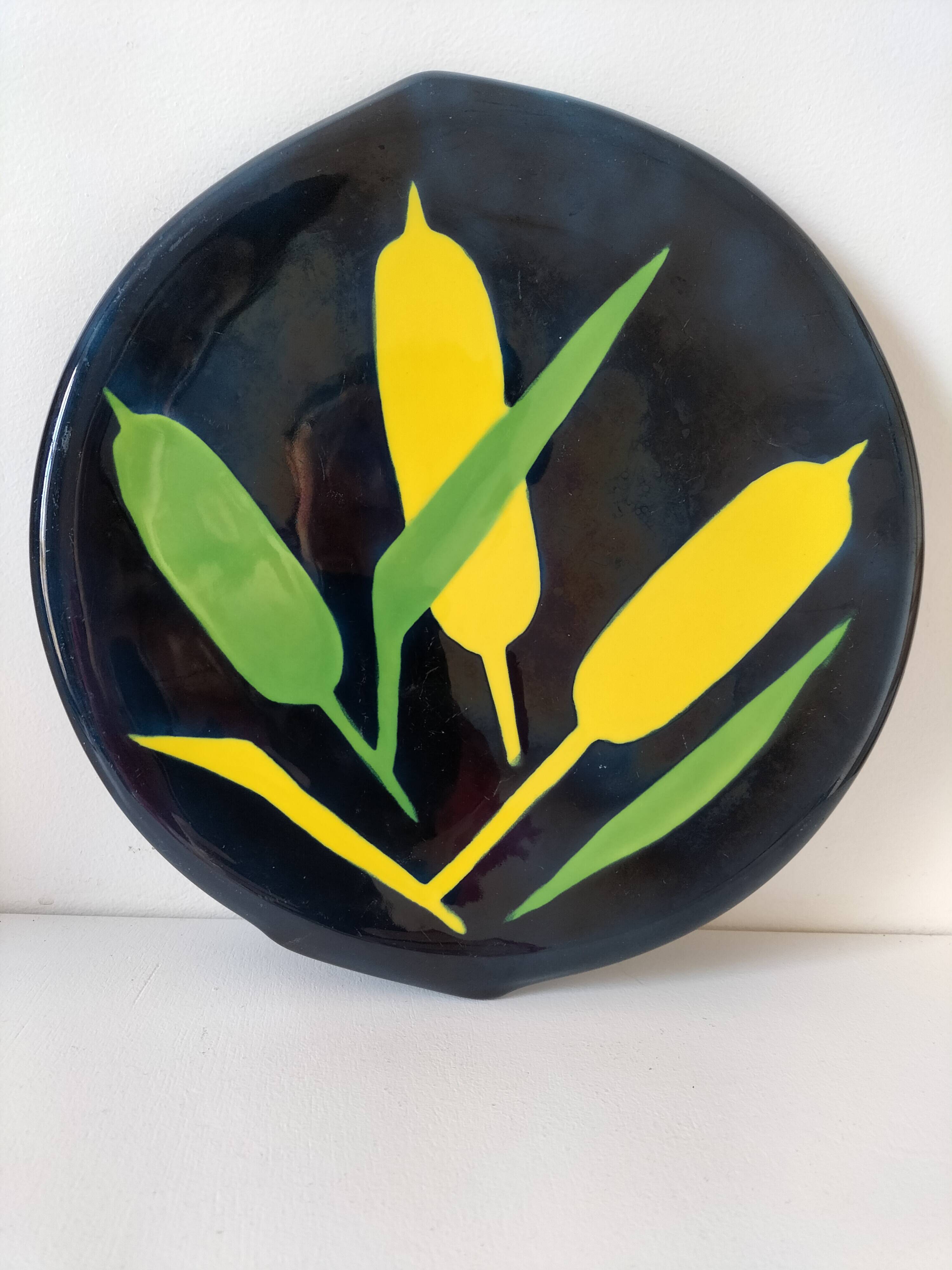 Decorative ceramic dish