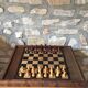 Jeu ancien de backgammon et d'échecs en bois