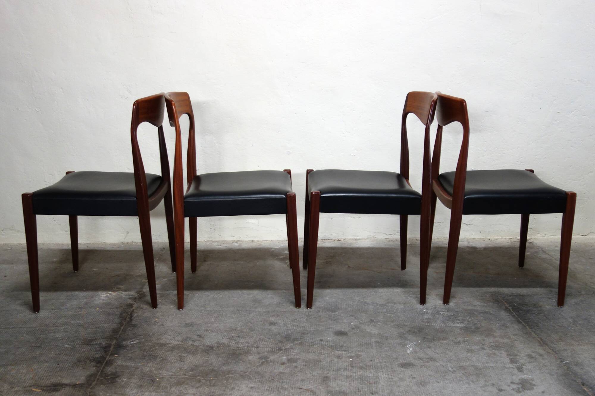 4 chaises scandinaves années 60