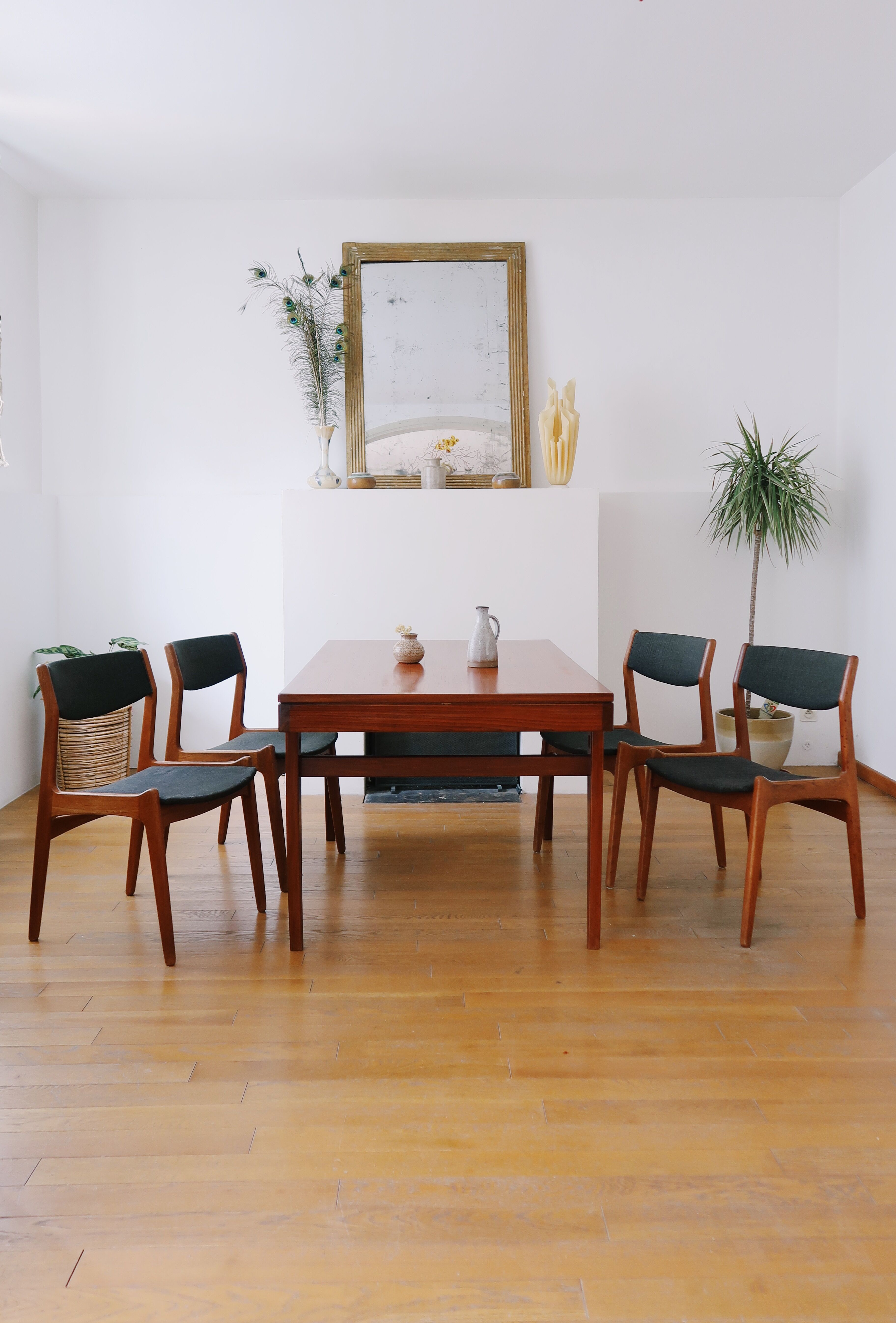 4 chaises vertes danoises estampillées