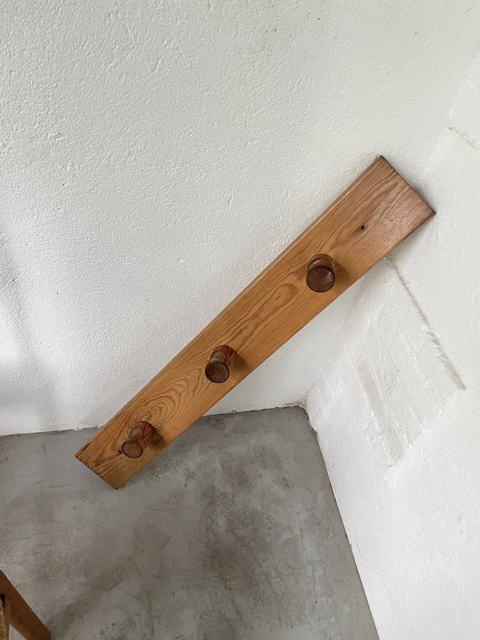 Perriand pine mountain coat rack