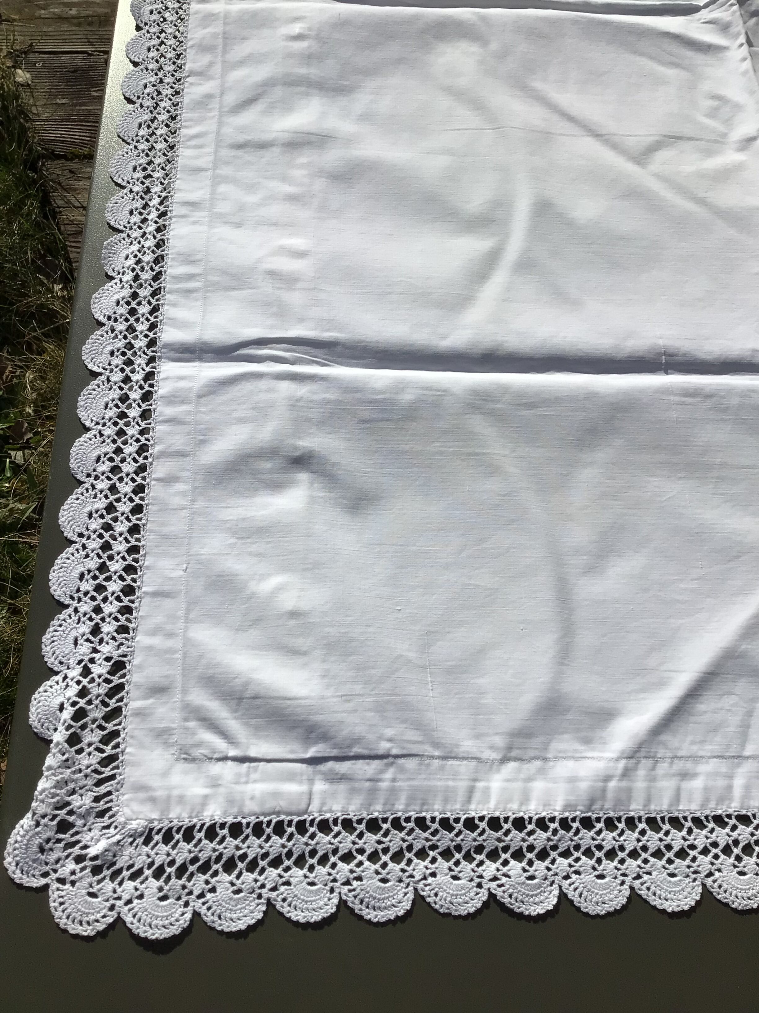 Pair of pillowcases edge hooked hand fine cotton