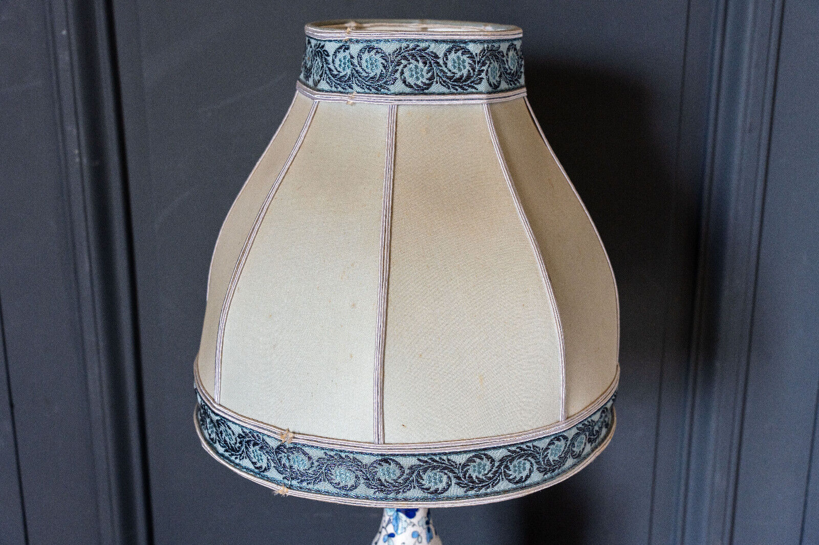 Blue and white ceramic lamp Floral decoration XXth Velvet lampshade