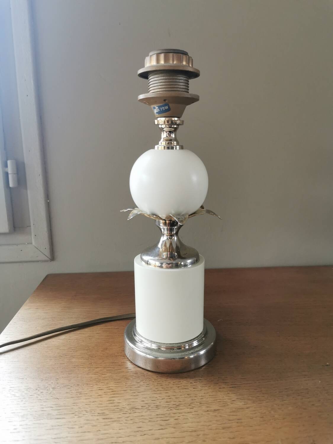 Vintage lamp base in wood and gold metal