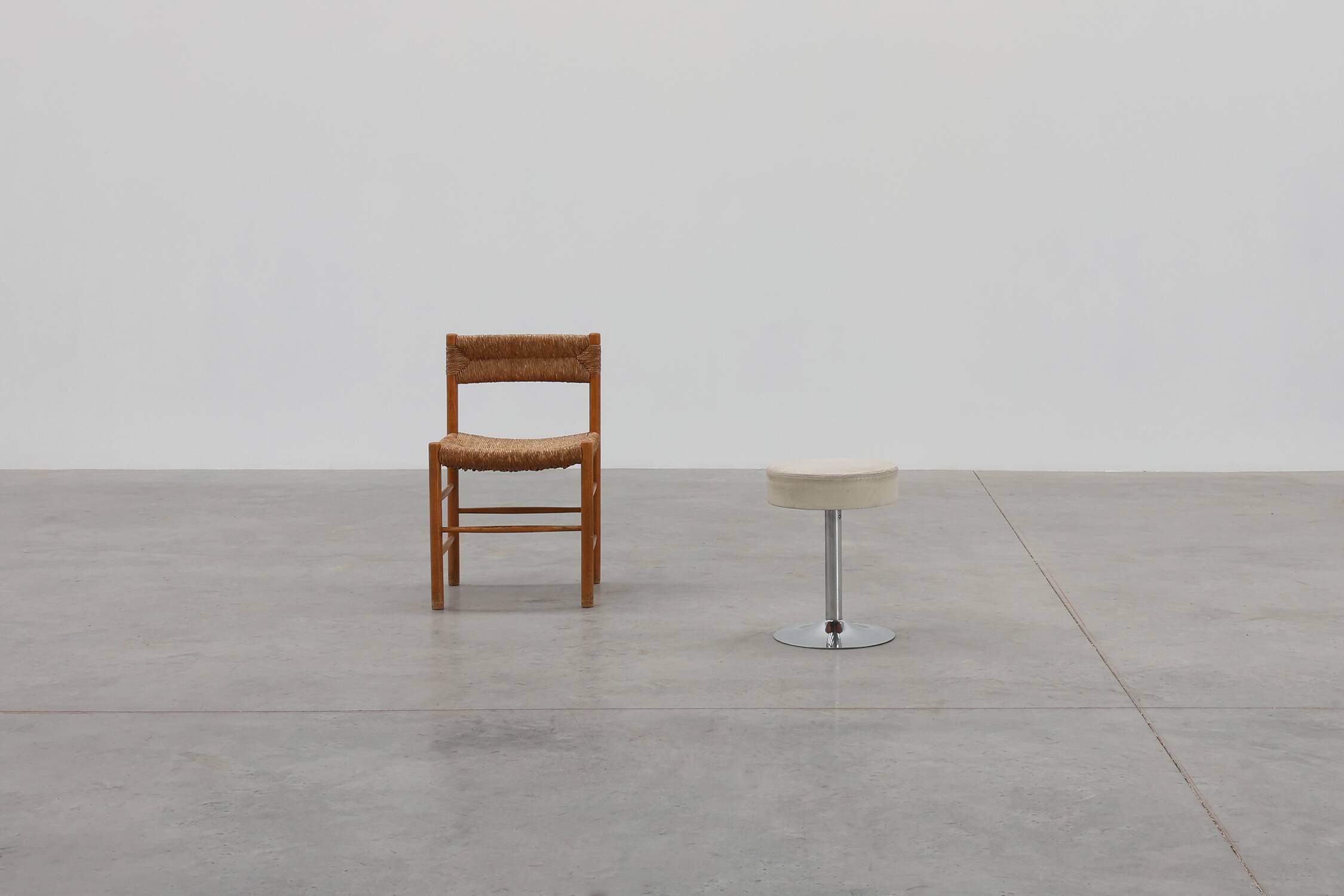 Vintage Mid-century design stool in chrome with white leather seat, 1970s