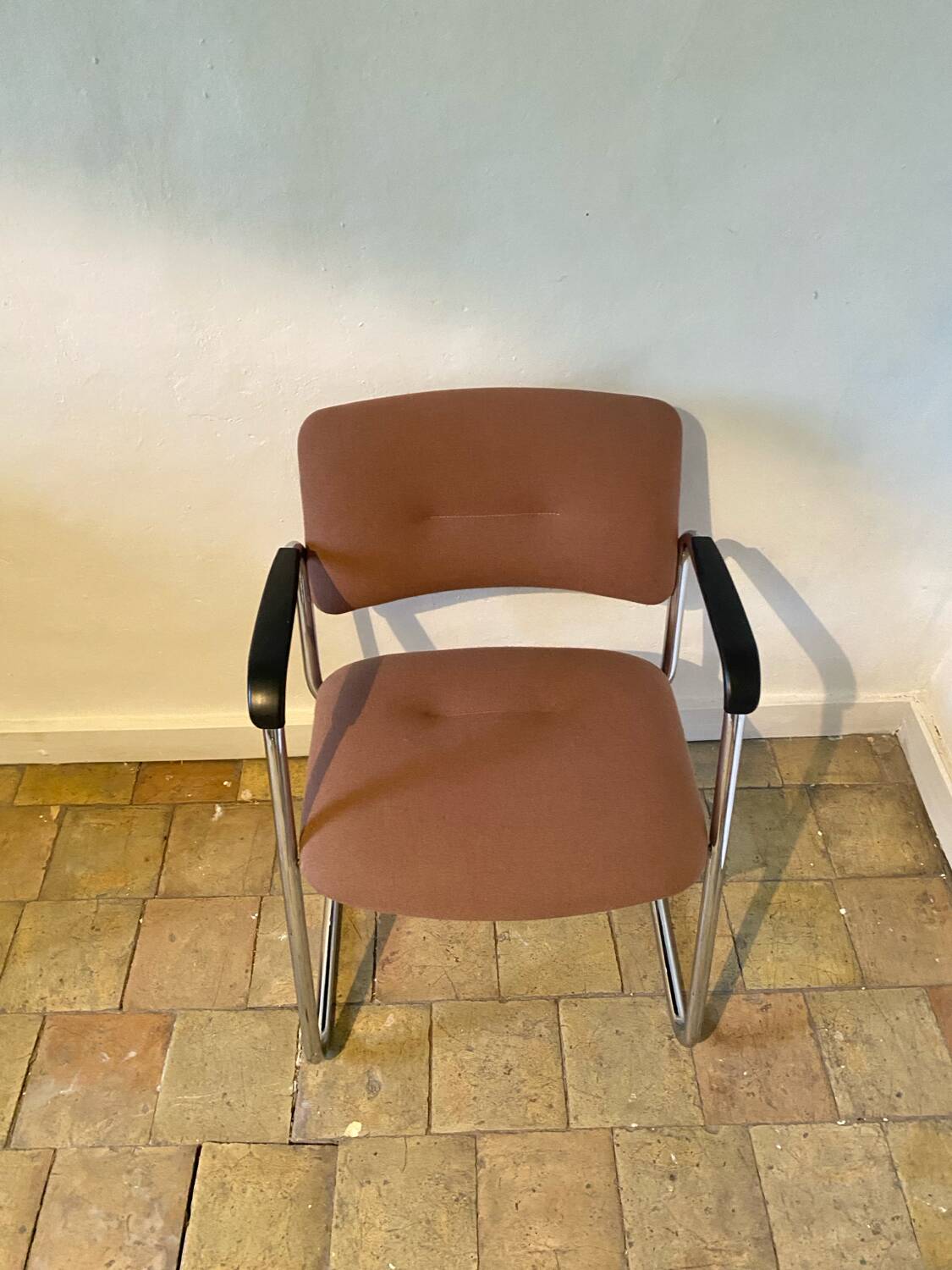 Fauteuil strafor rose