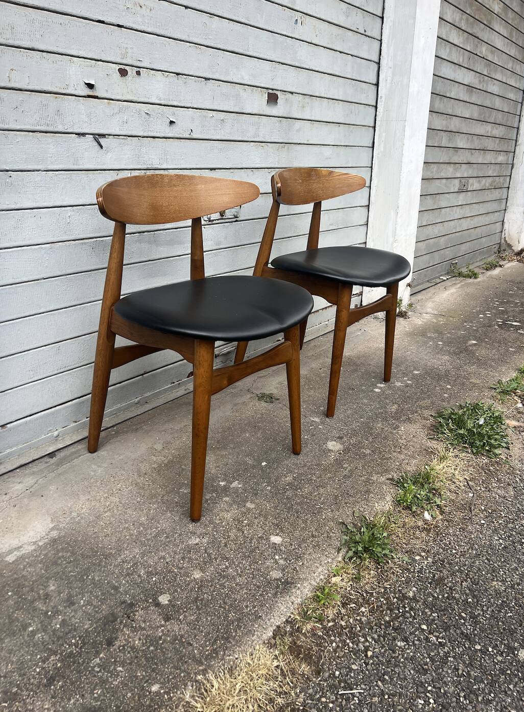 (Lot) 2 Compass Leg Scandinavian Style Chairs