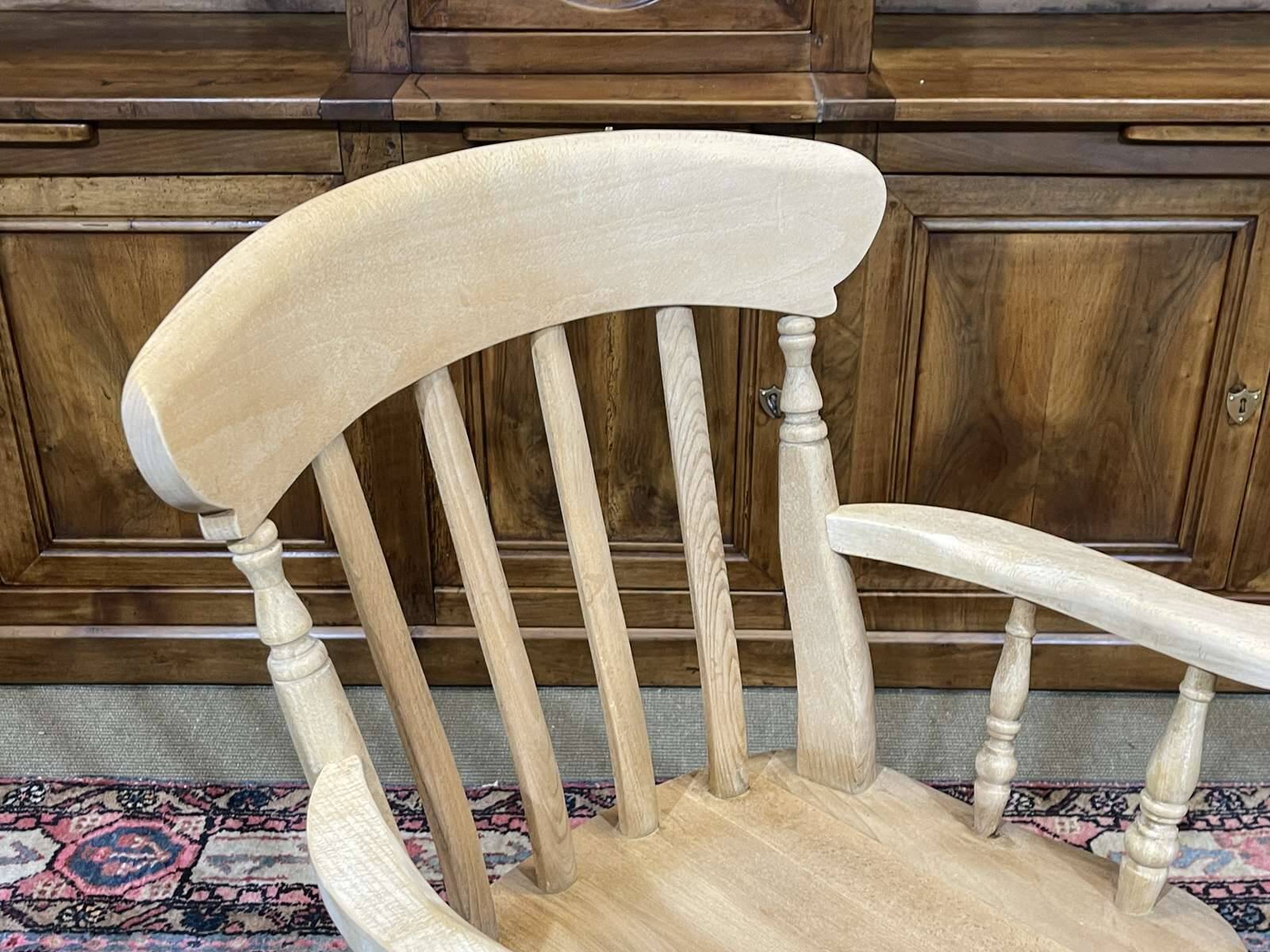 Fauteuil anglais en hêtre des années 1980