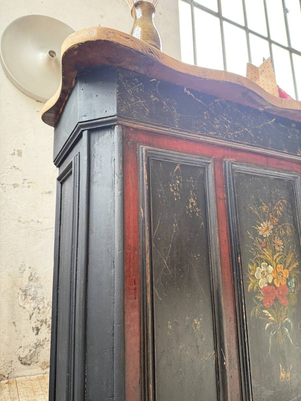Floral 1920s trading counter