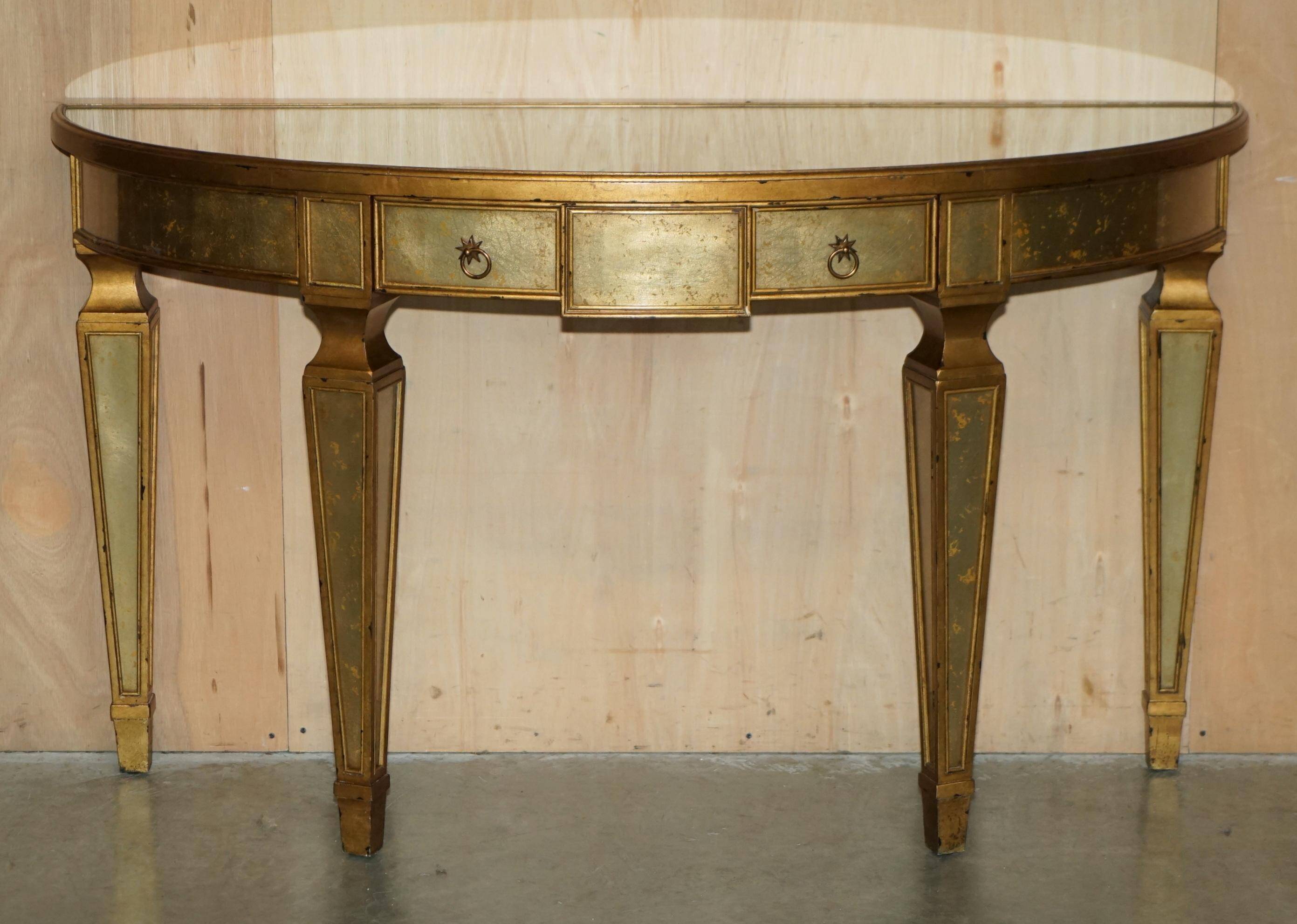 Console demi-lune Eglomise Theodore Alexander finition dorée