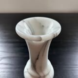 Vase en marbre blanc