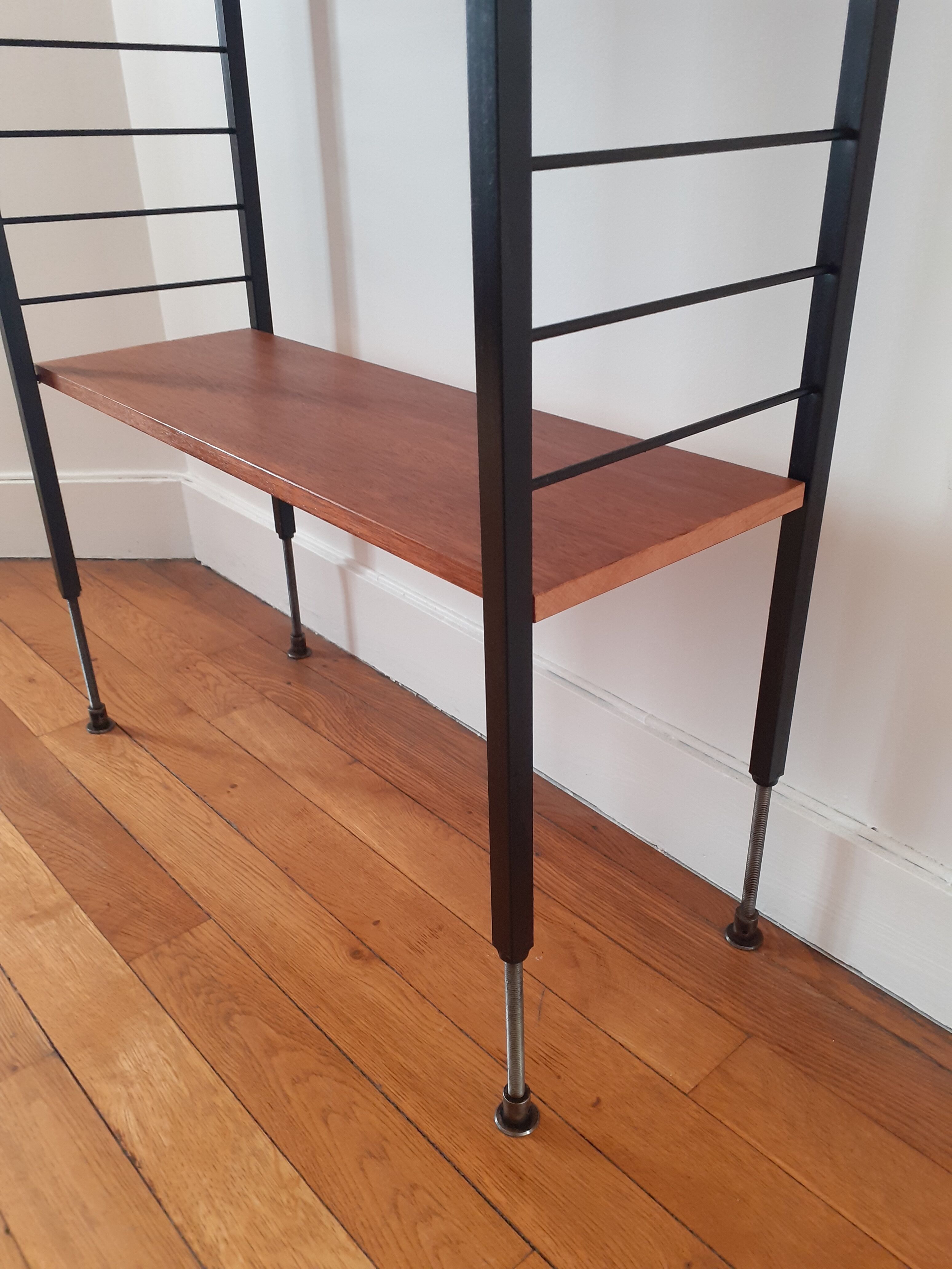 Flexible library, teak and metal