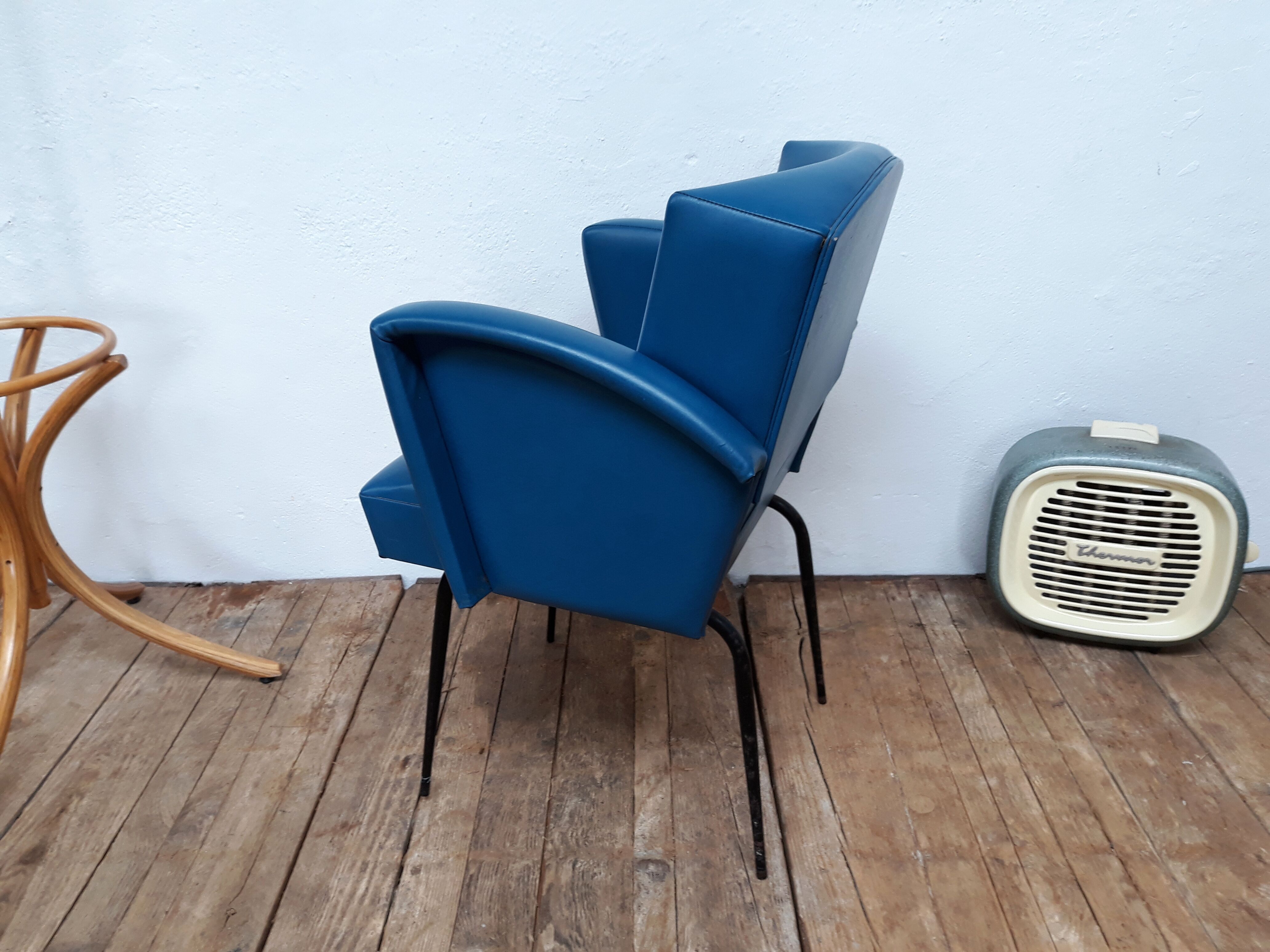 Fauteuil vintage en skaï et pieds métal