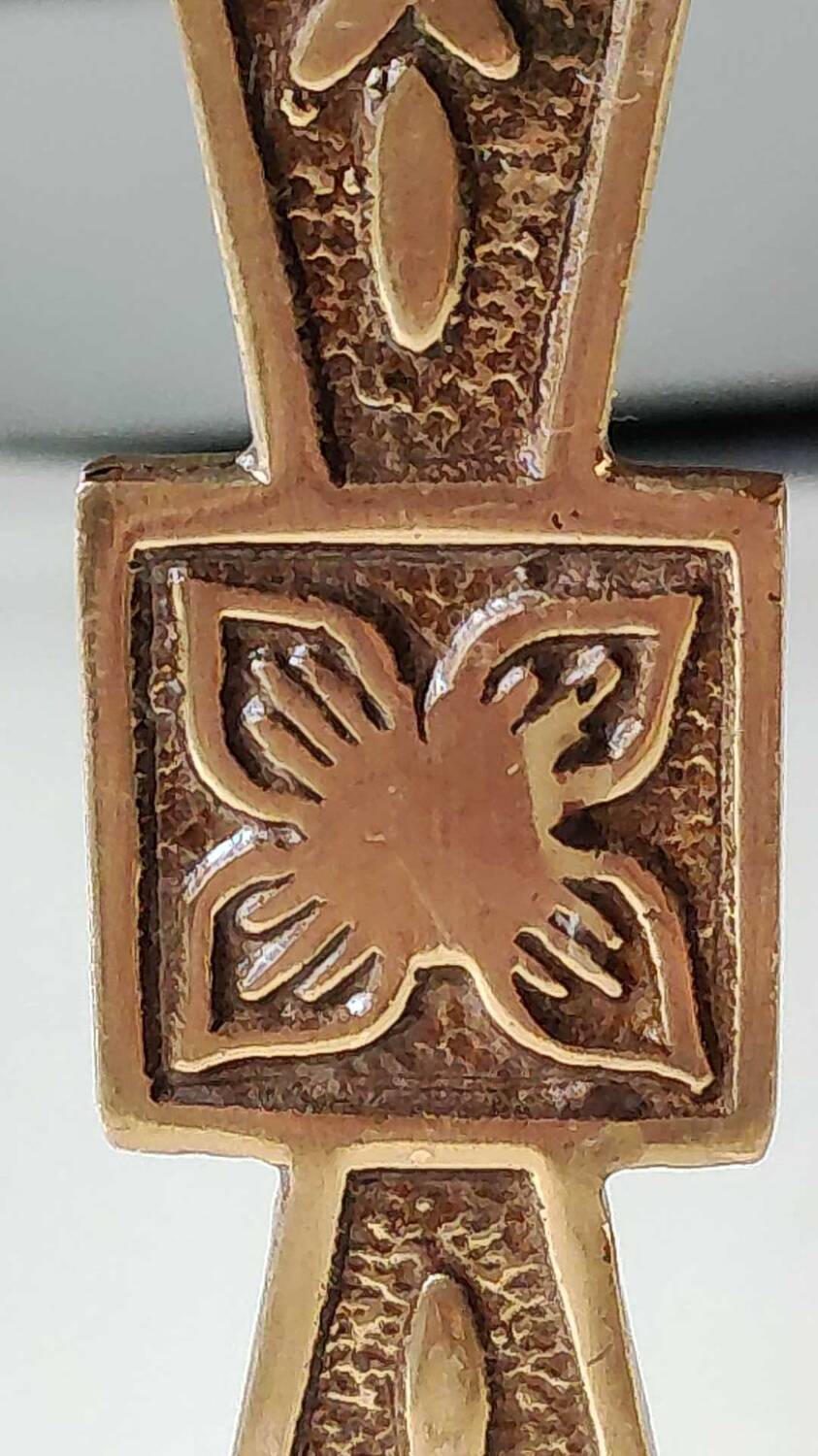 Hebrew/Jewish Flambeau candle holder, engraved Israel. In brass with an old gold patina. Floral patterns/25 cm