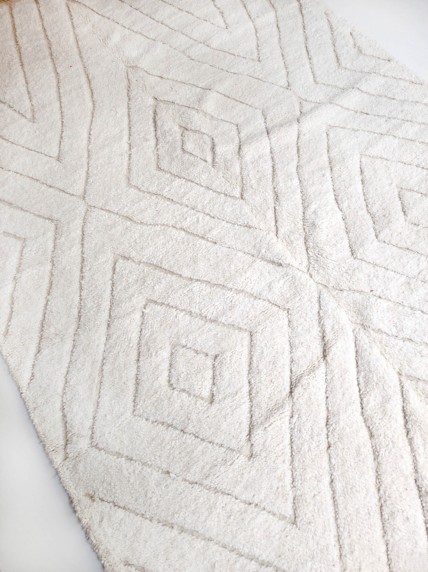 Moroccan Berber carpet blessed ouarain ecru plain with engraved diamonds 300x207cm