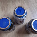 Cups cloisonné flower motifs (12) in its wooden shelf