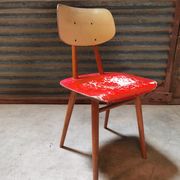 Chaise en bois rouge ton  1960