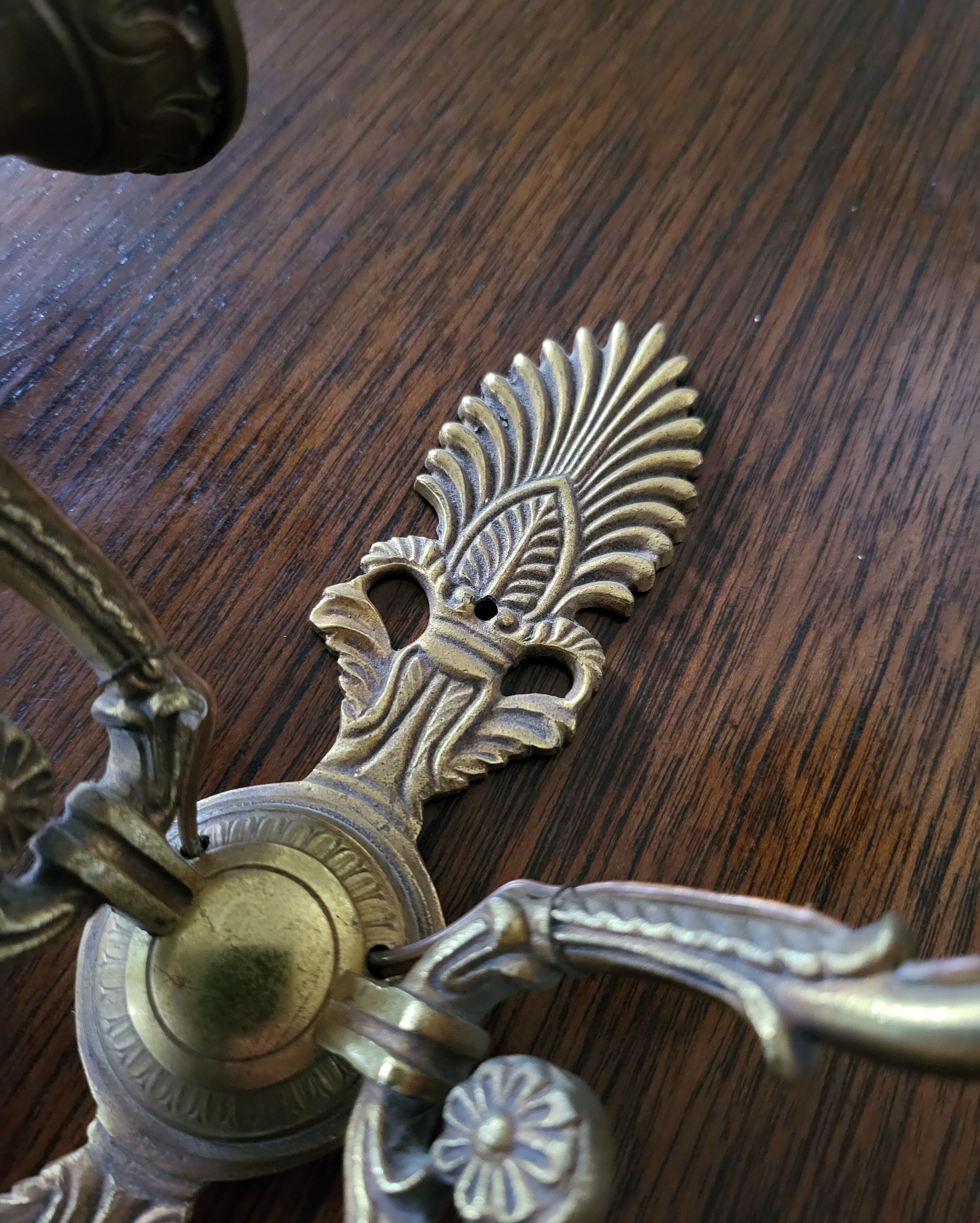 Paire d'appliques en bronze ciselé décor de palmettes