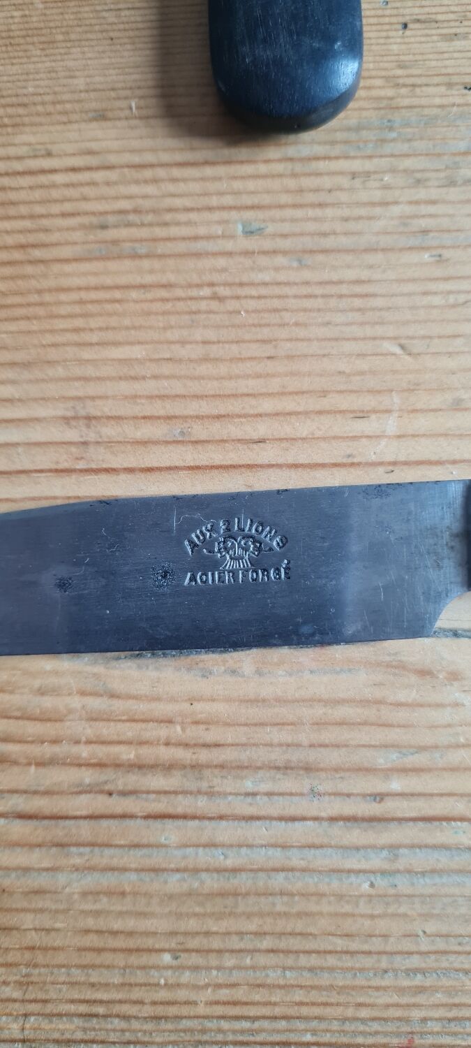 Set of 6 knives in bakelite and forged steel