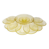 10 assiettes, un grand plat central et 4 sous-verres