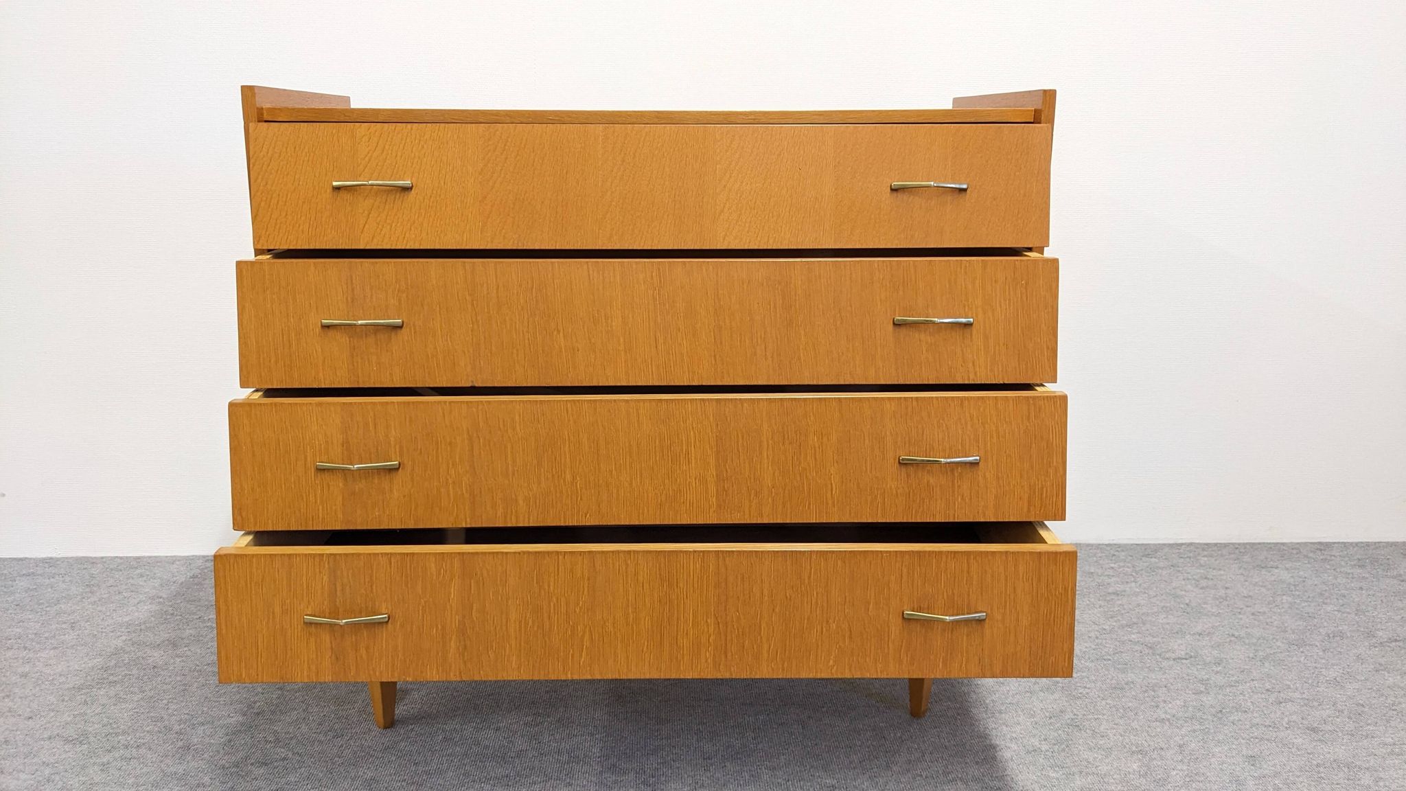 4-drawer chest of drawers in blond oak from the 50s/60s