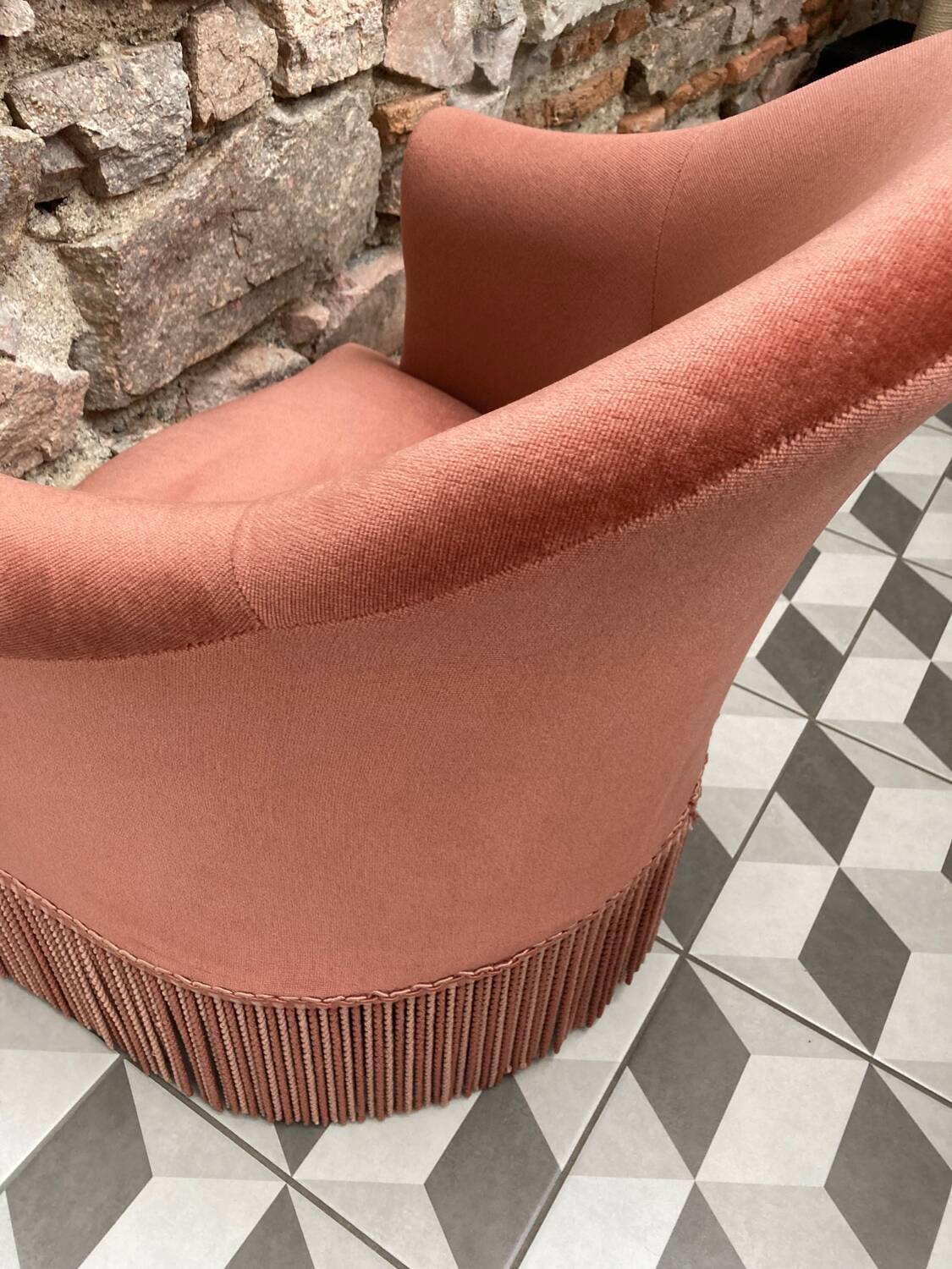 Pink velvet toad armchair