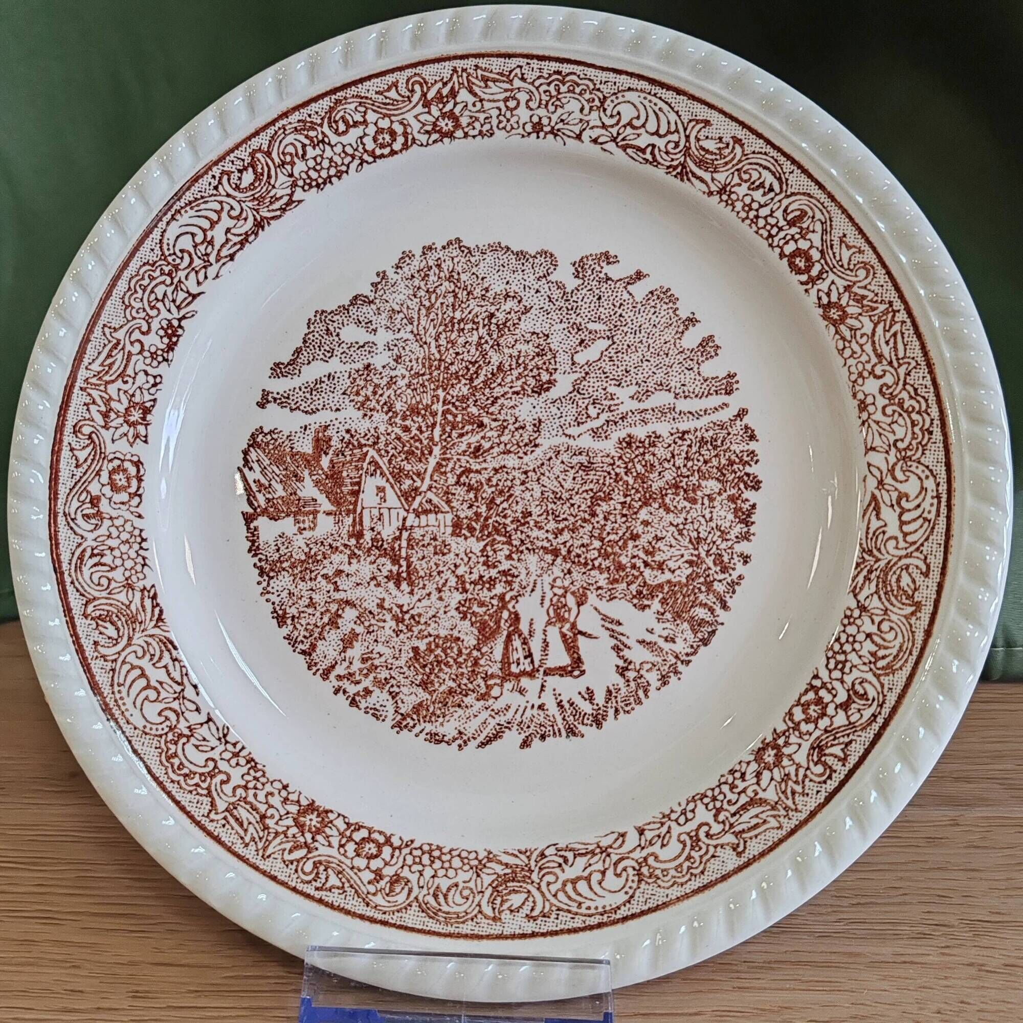 Dessert plate (sold individually)