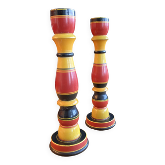 Bougeoirs en bois tourné polychrome