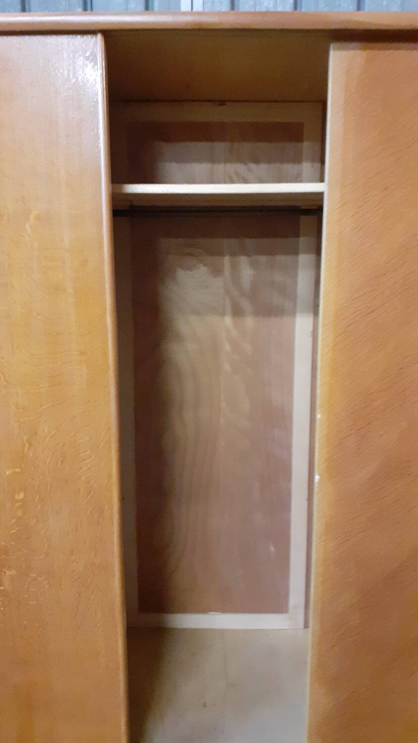 Compass feet cabinet