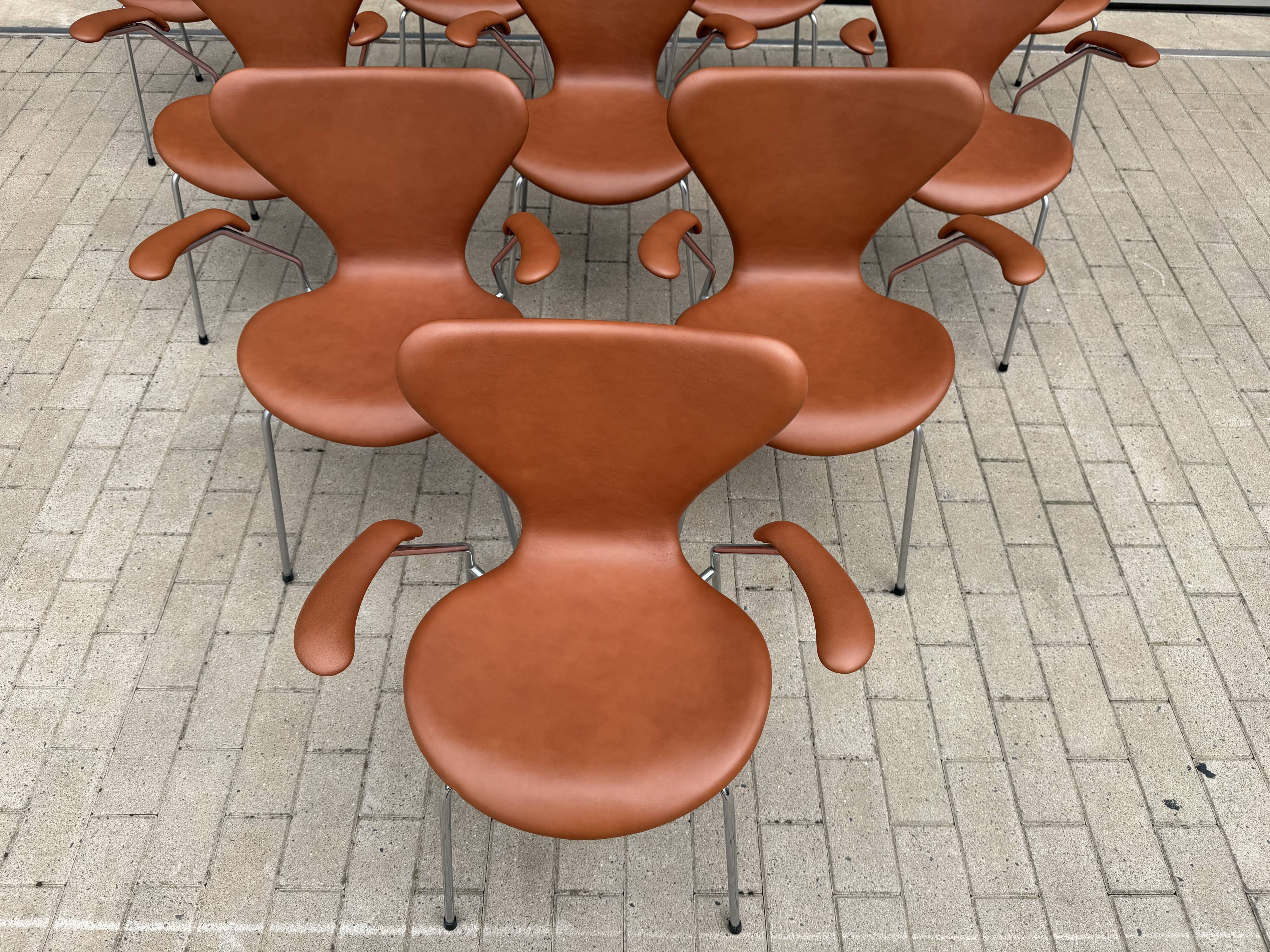 10x armchairs with arms, series 7 Butterfly Fritz Hansen by Arne Jacobsen in Cognac leather, in perfect condition.