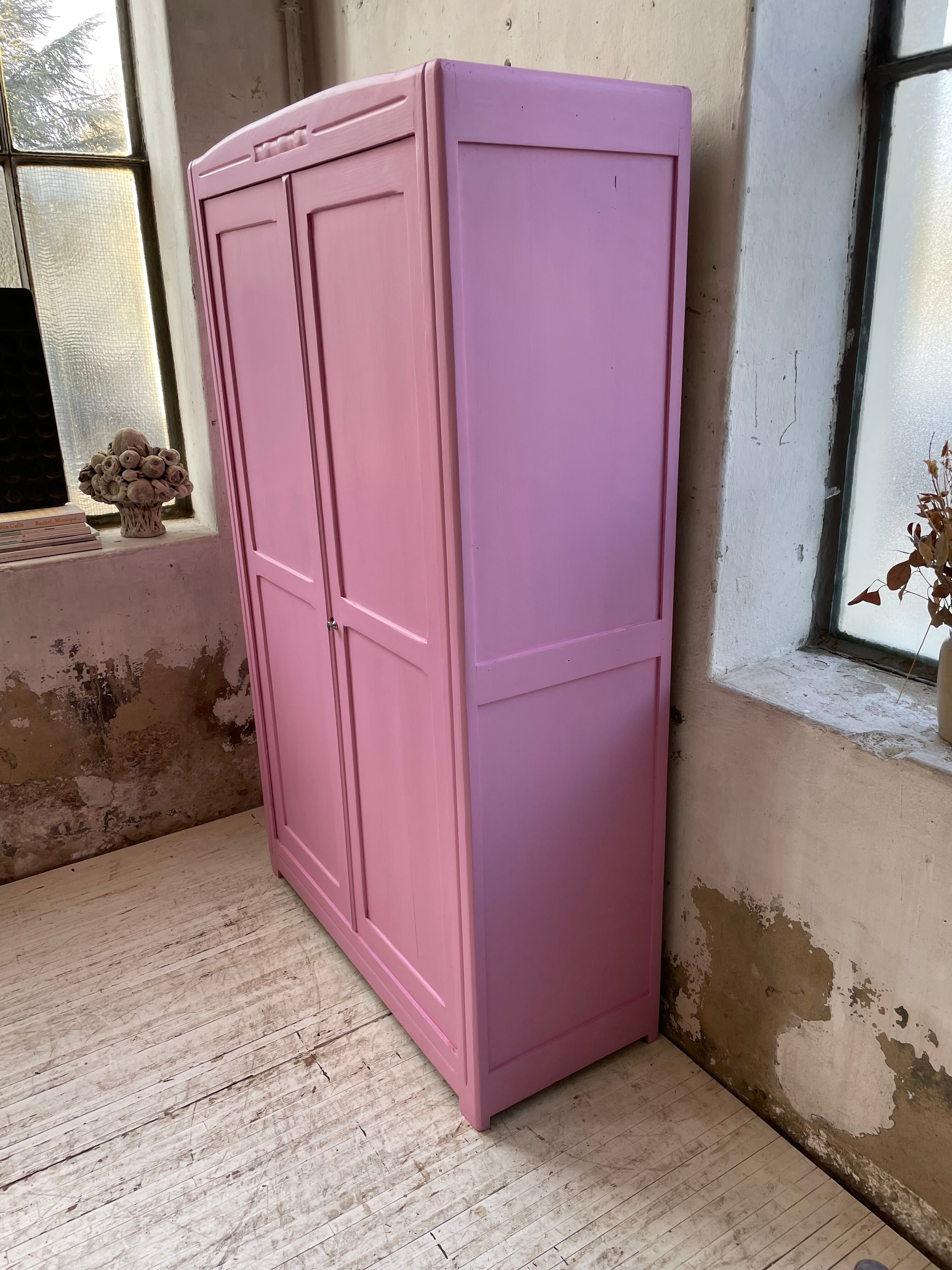 Pink knitted cabinet