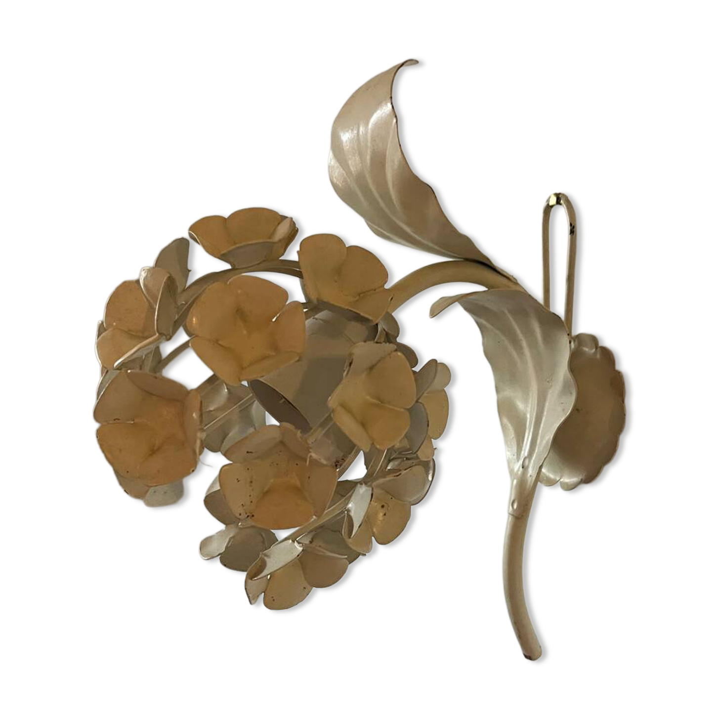 Ecru metal flower wall sconce