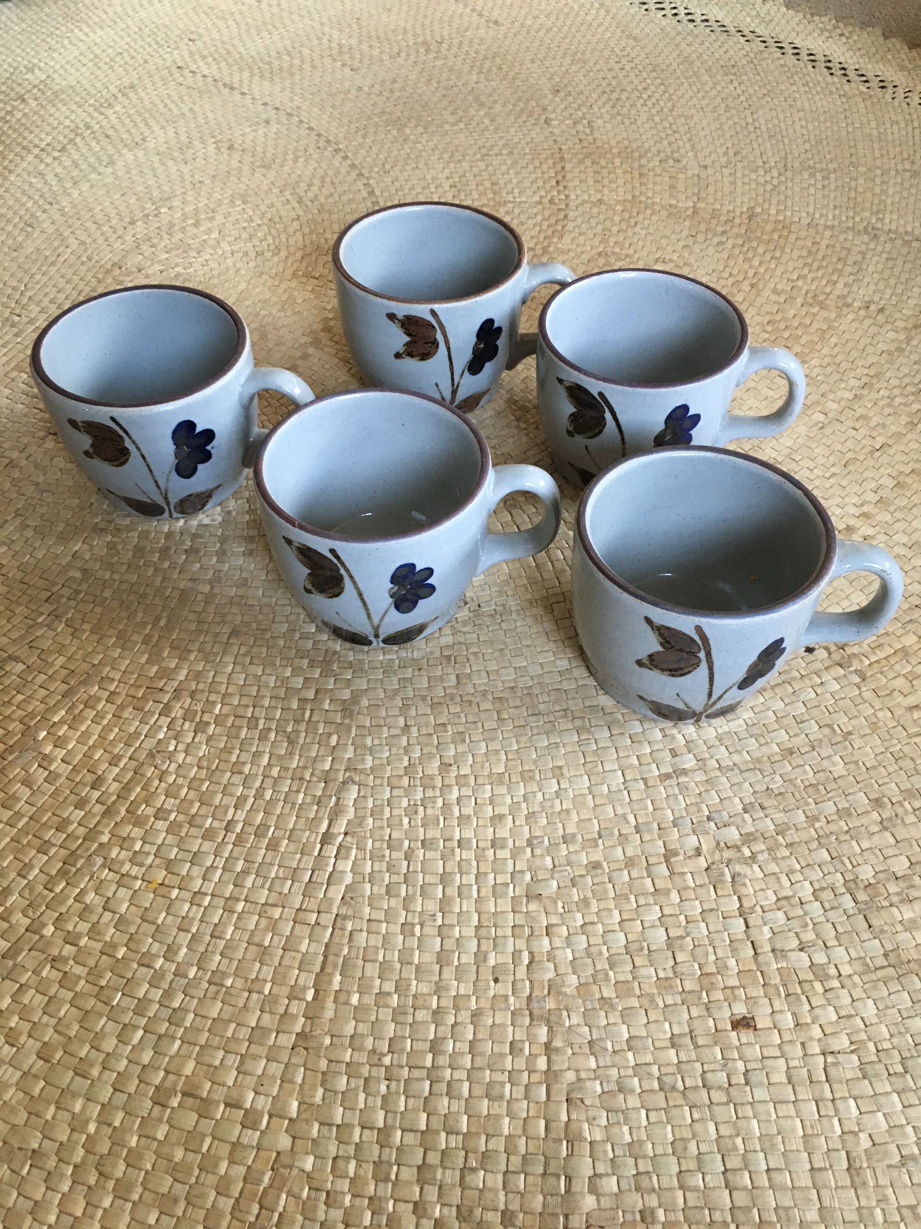Lot of 5 cups sandstone