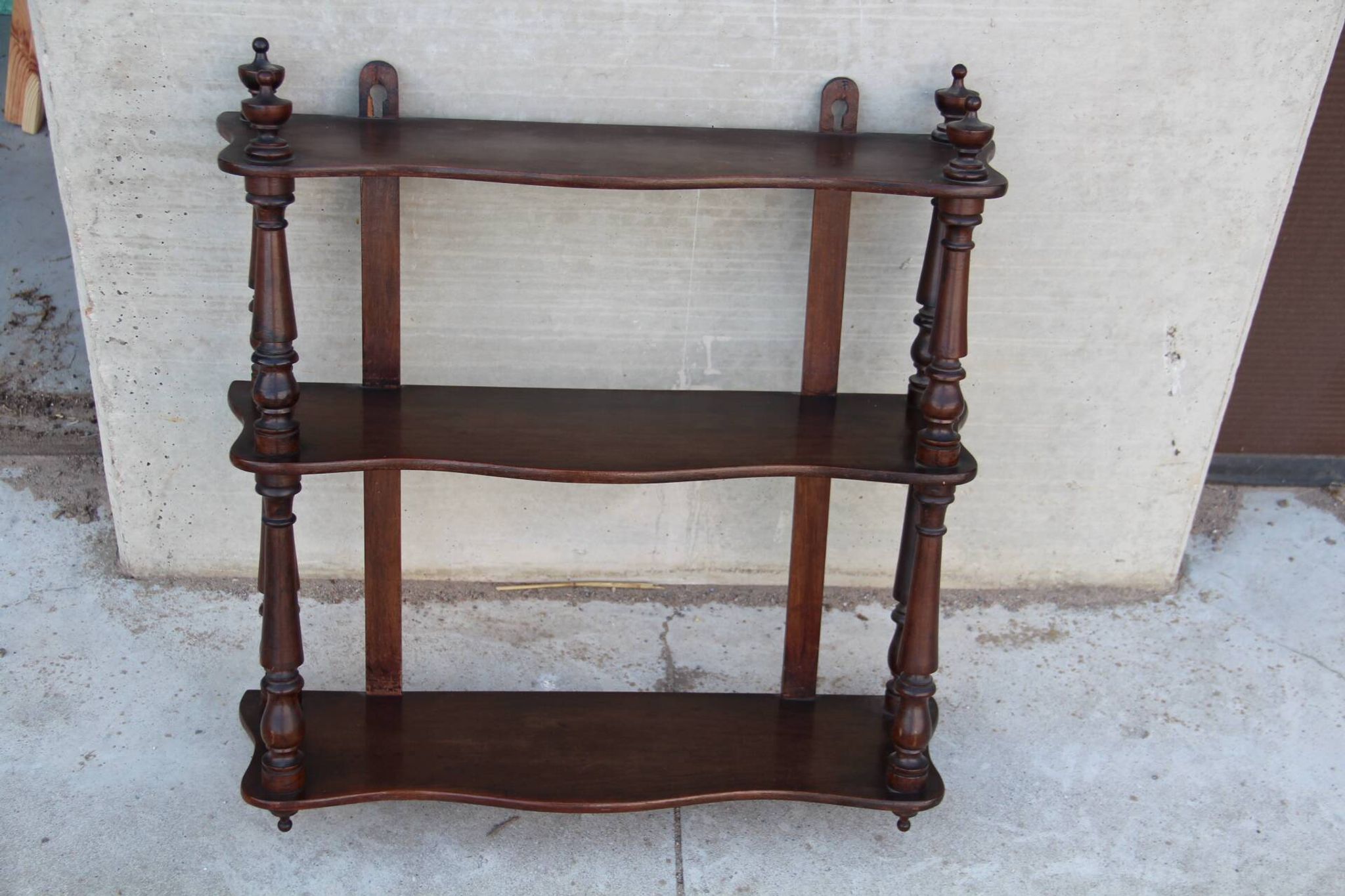 Small wall shelf with 3 levels