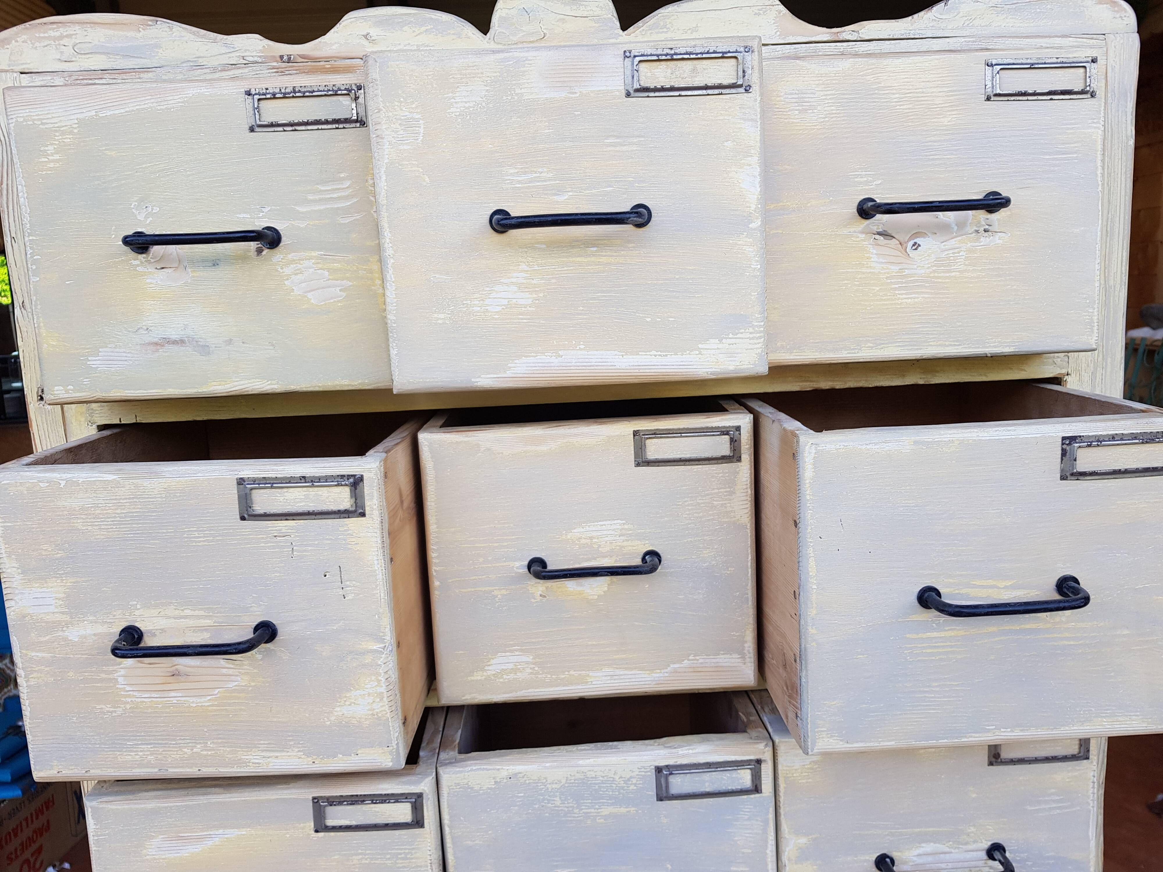 Old-trade furniture with "Grainetier" drawers