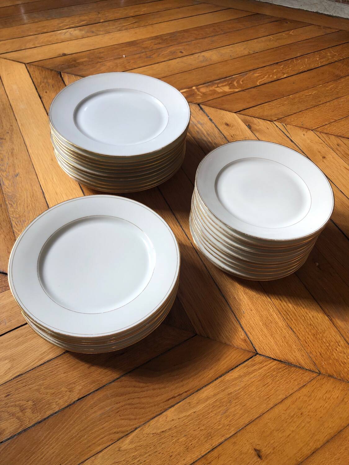 Lot of 28 porcelain plates with golden edging
