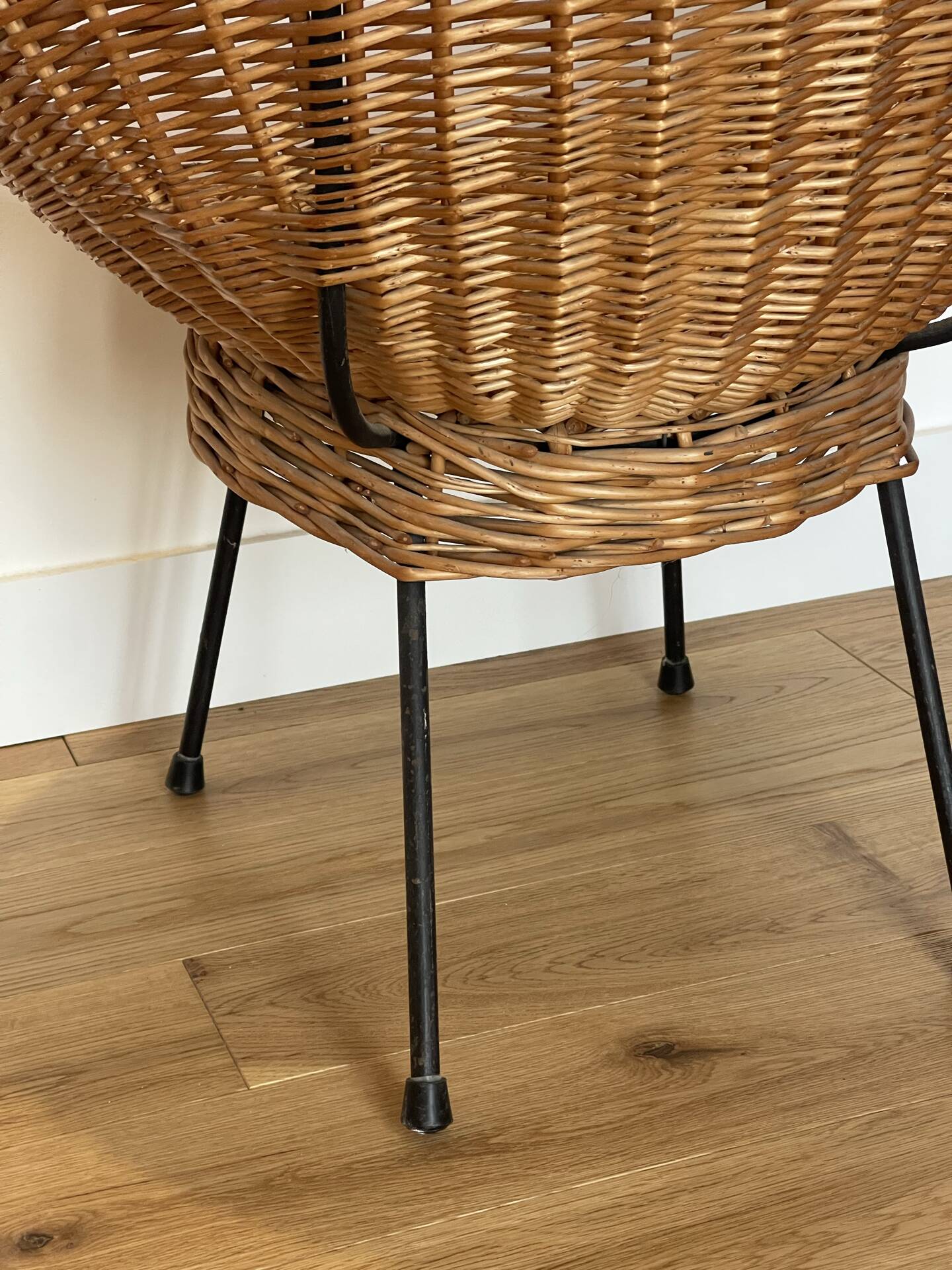 2 wicker basket chairs from the 1950s