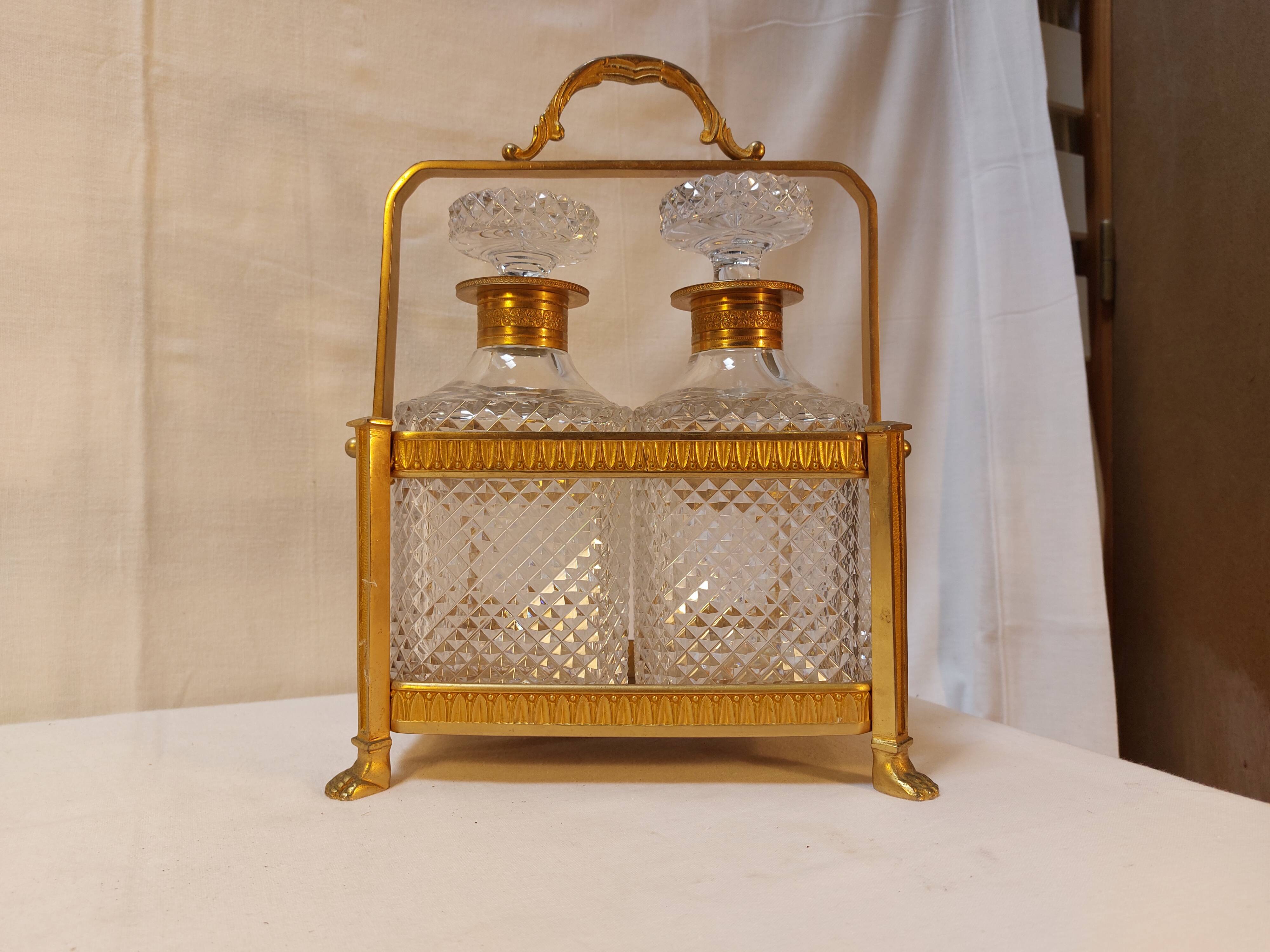 Whiskey cellar called "Tantalus" - Servant of 2 cut crystal carafes