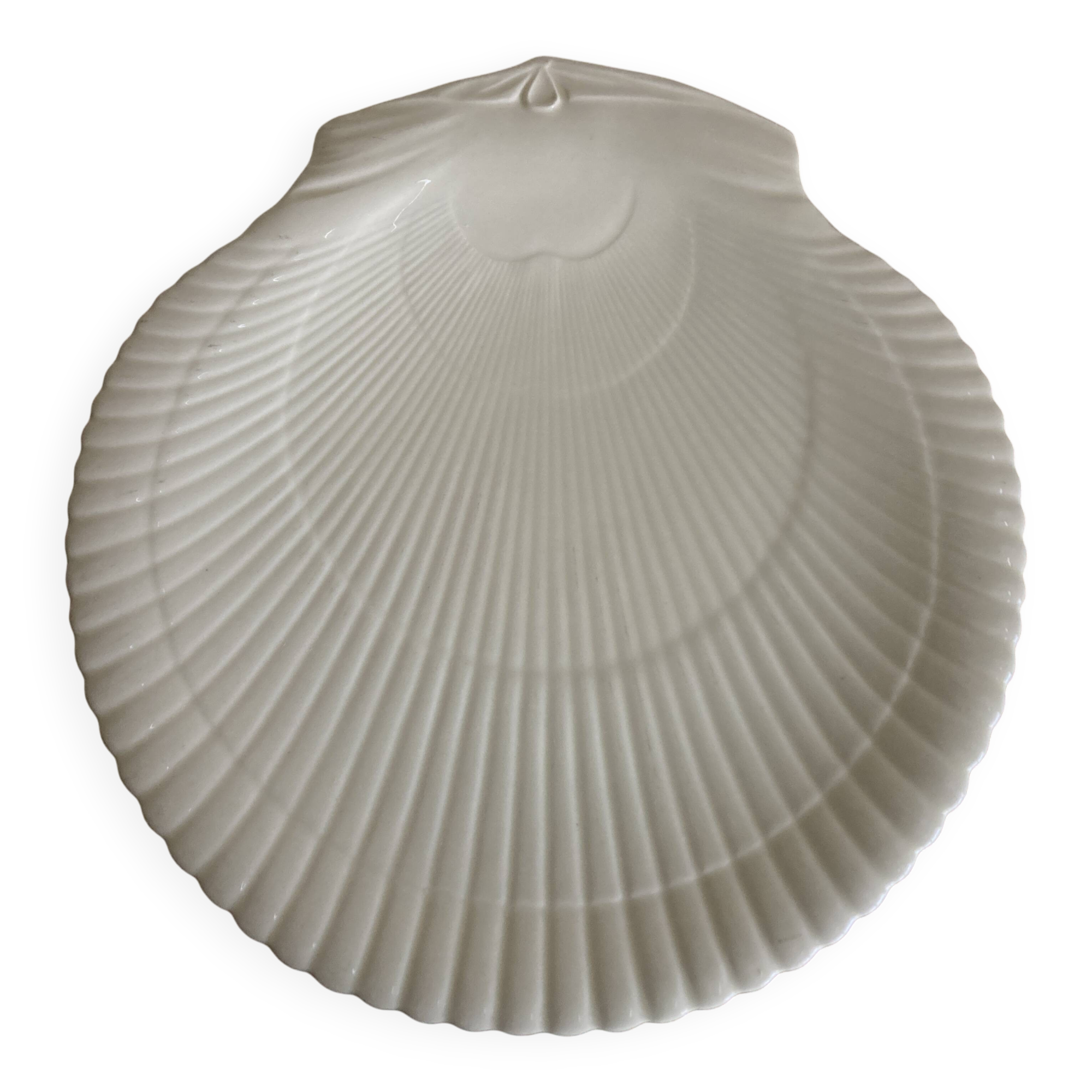 Neo-classical Greek revival shell-shaped dish, Wedgwood Etruria, 1940