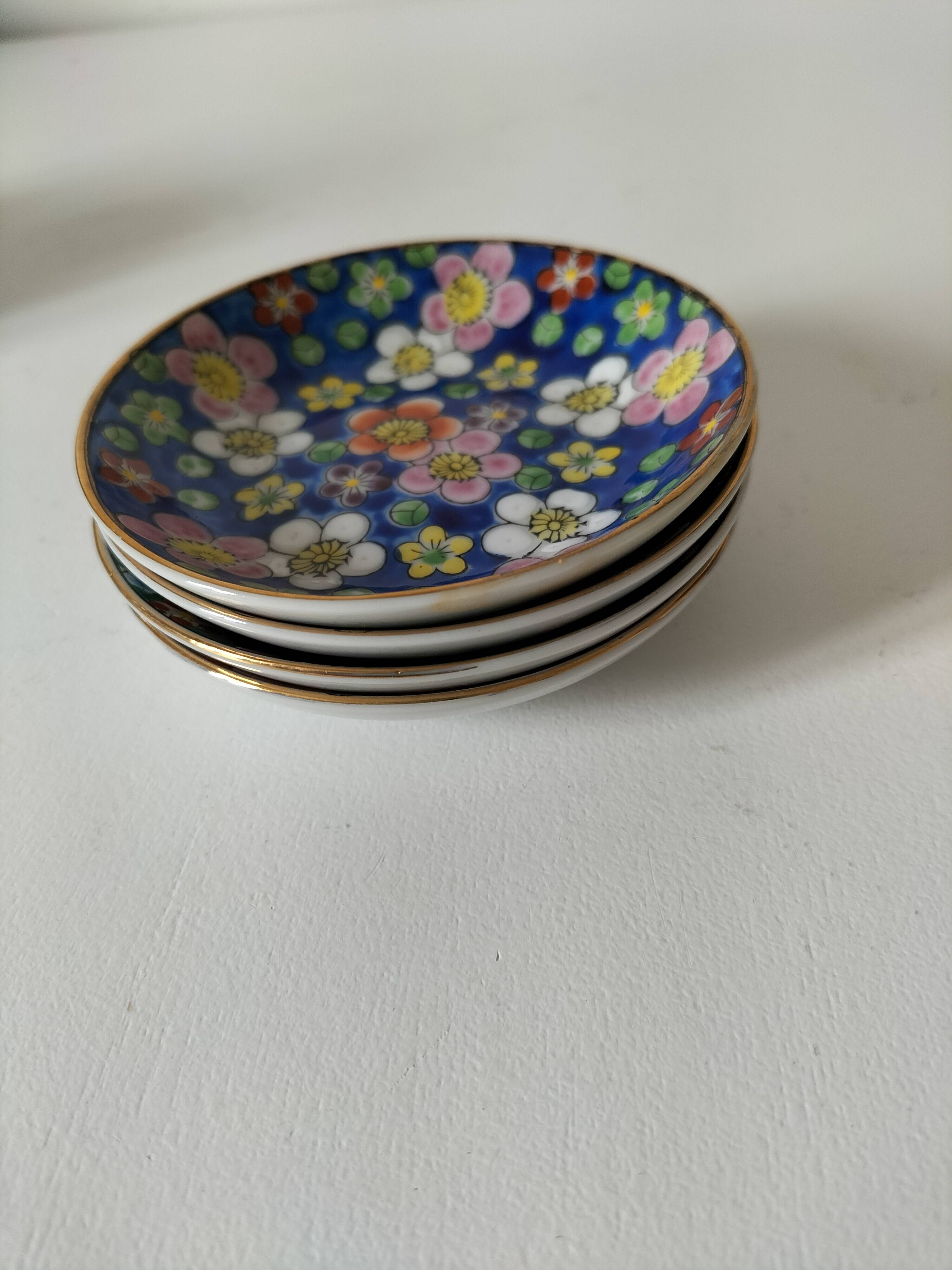 Set of 4 vintage Japanese mini bowls