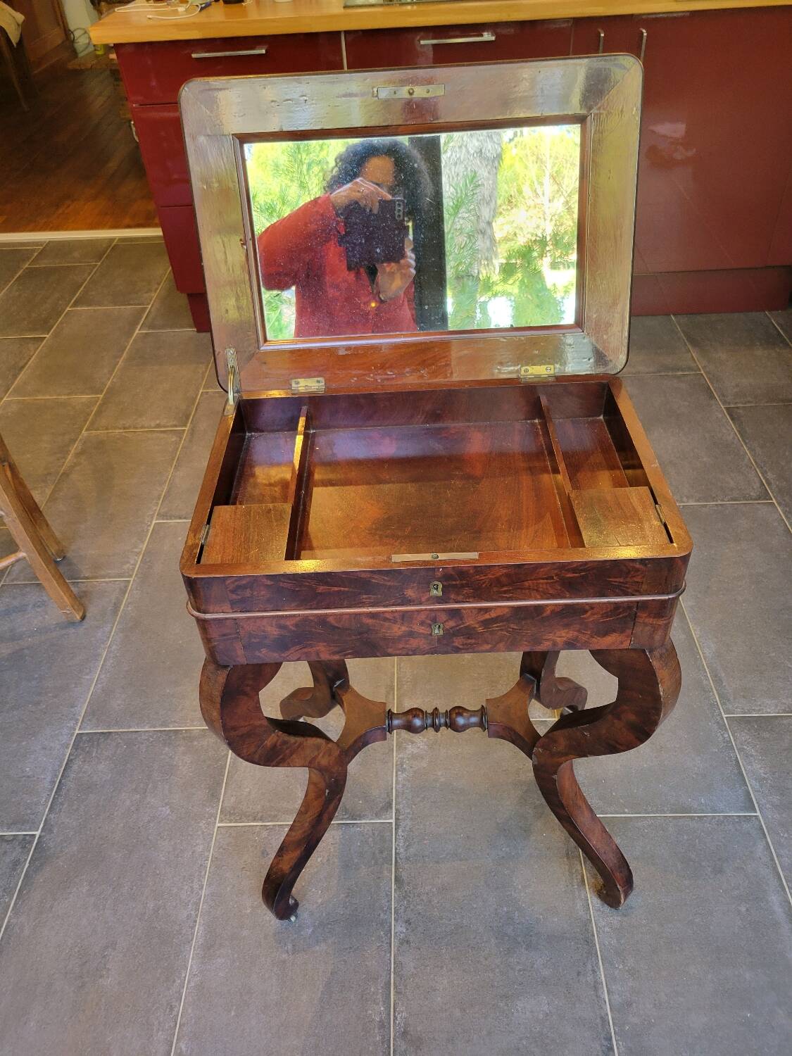 Coiffeuse en ronce d'acajou, époque Restauration, vers 1820