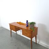 Side table met lades en messing details uit Zweden, kinder bureau