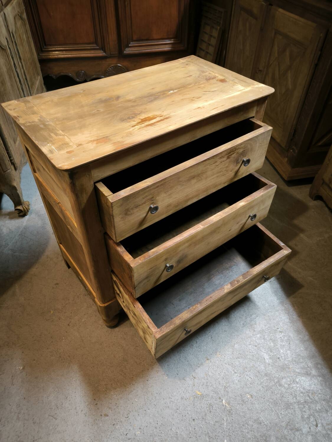Small chest of drawers in solid walnut circa 1840
