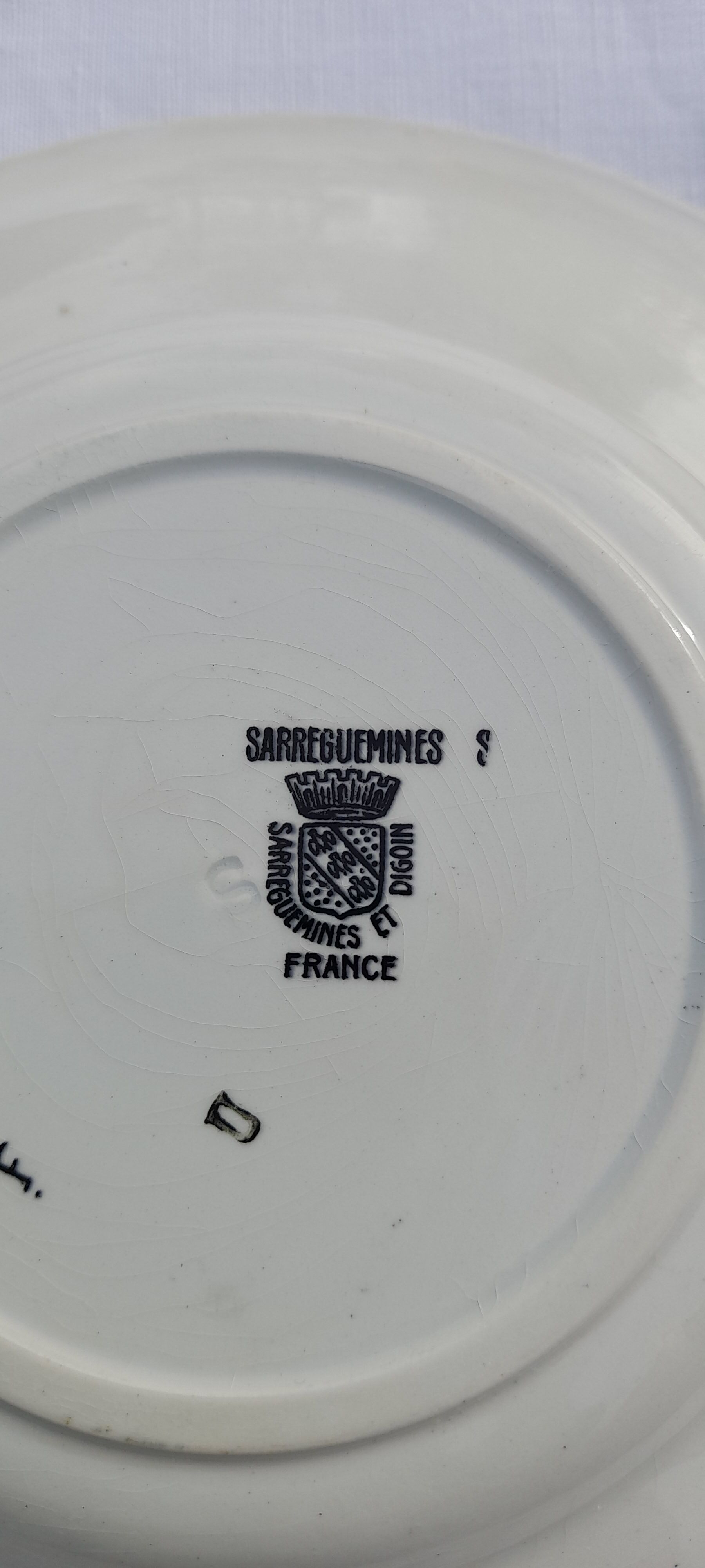 Digoin Sarreguemines earthenware dessert plate January diam 18 cm