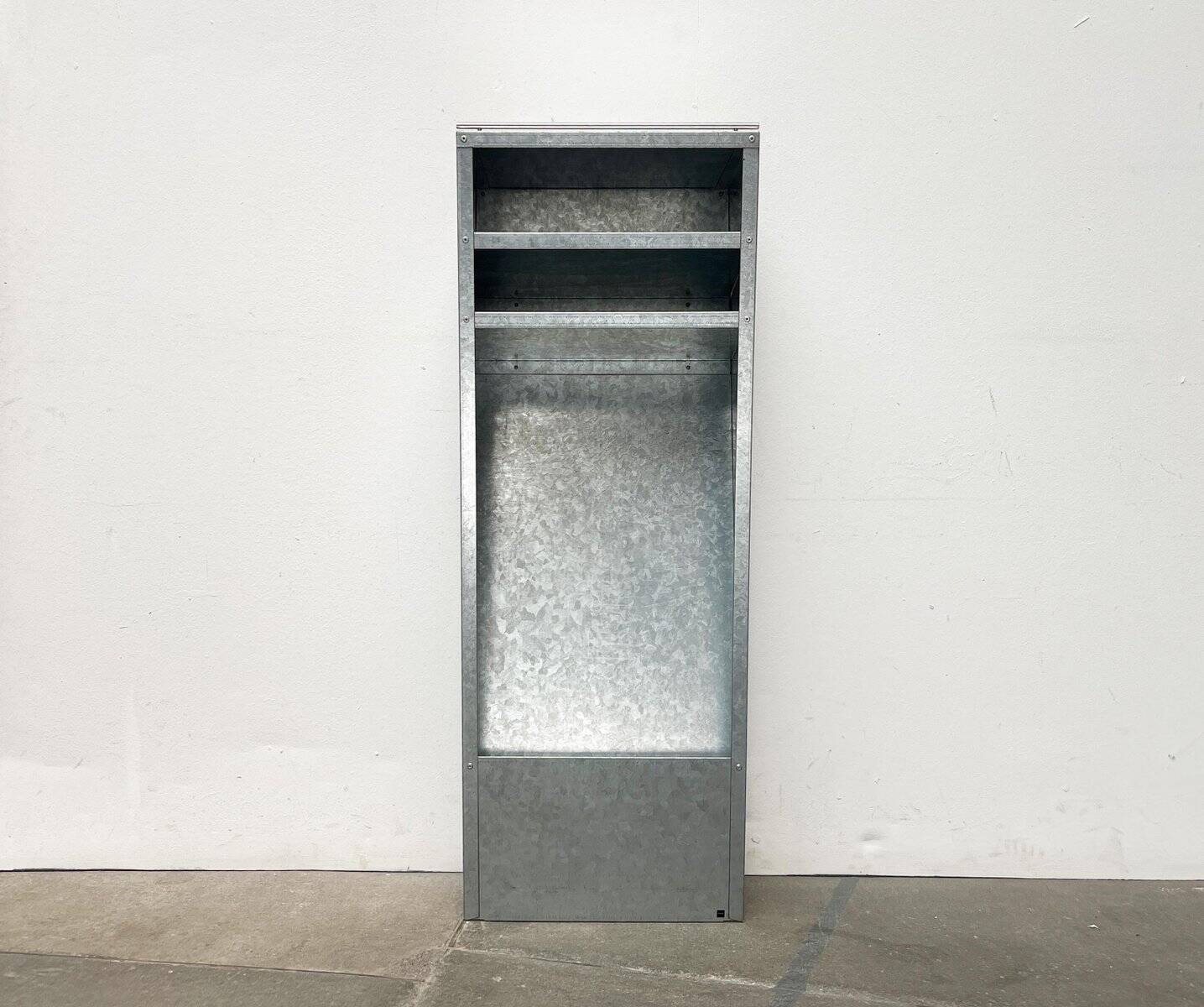 Étagère murale en métal postmoderne allemande de Radius Design, années 1980
