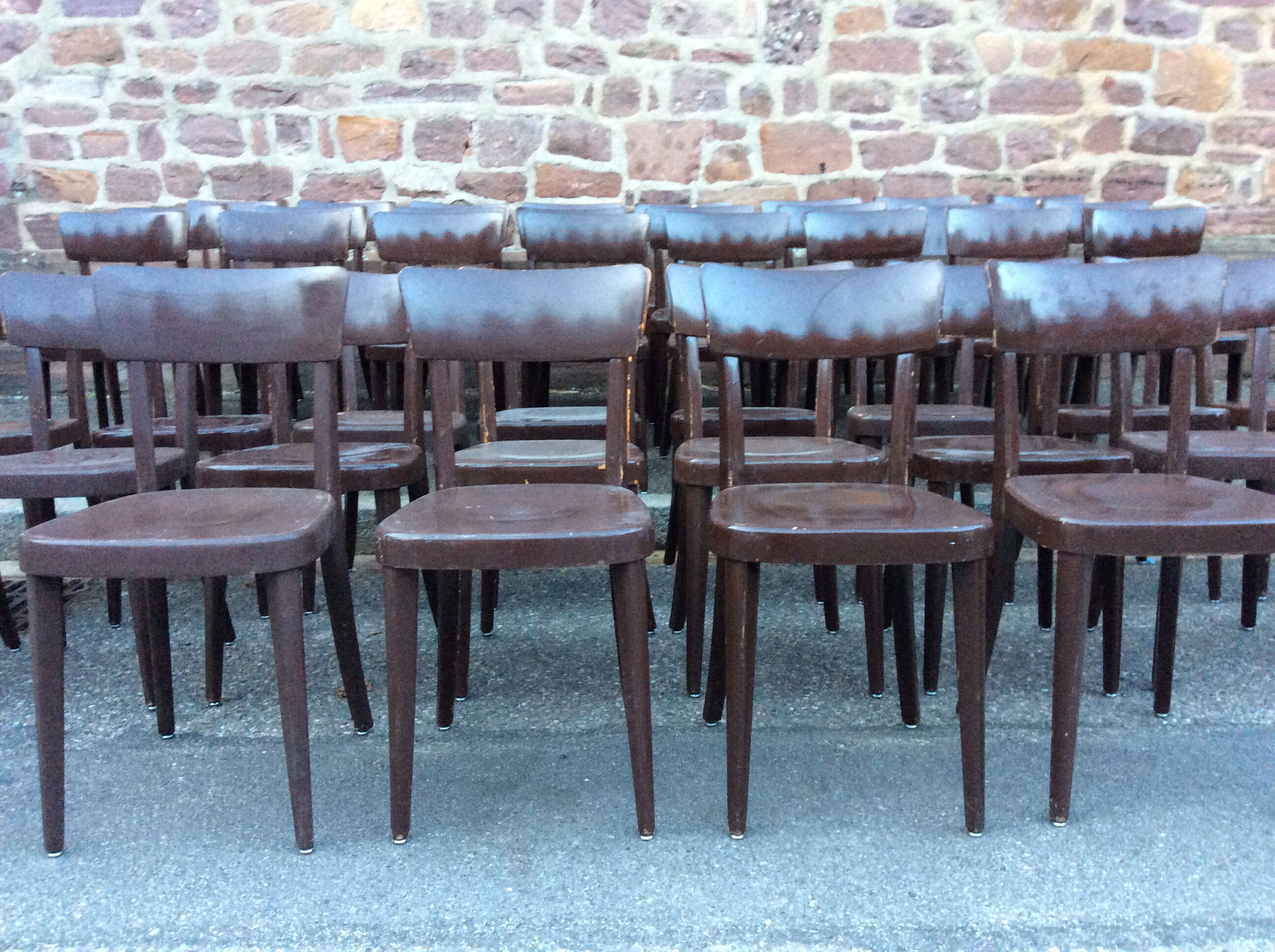 Lot de 44 chaises bistrot Tütsch