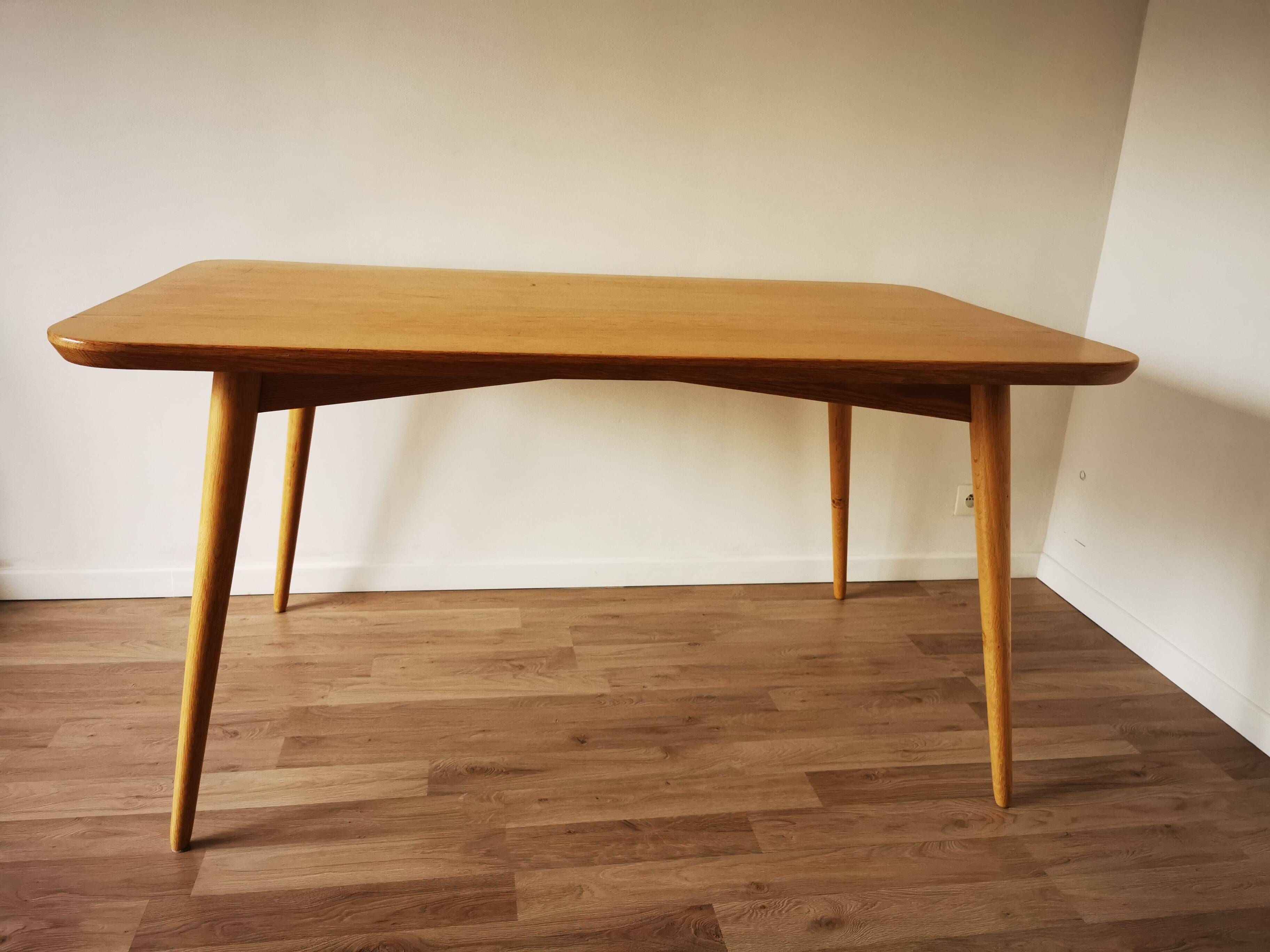Numbered solid oak table designer